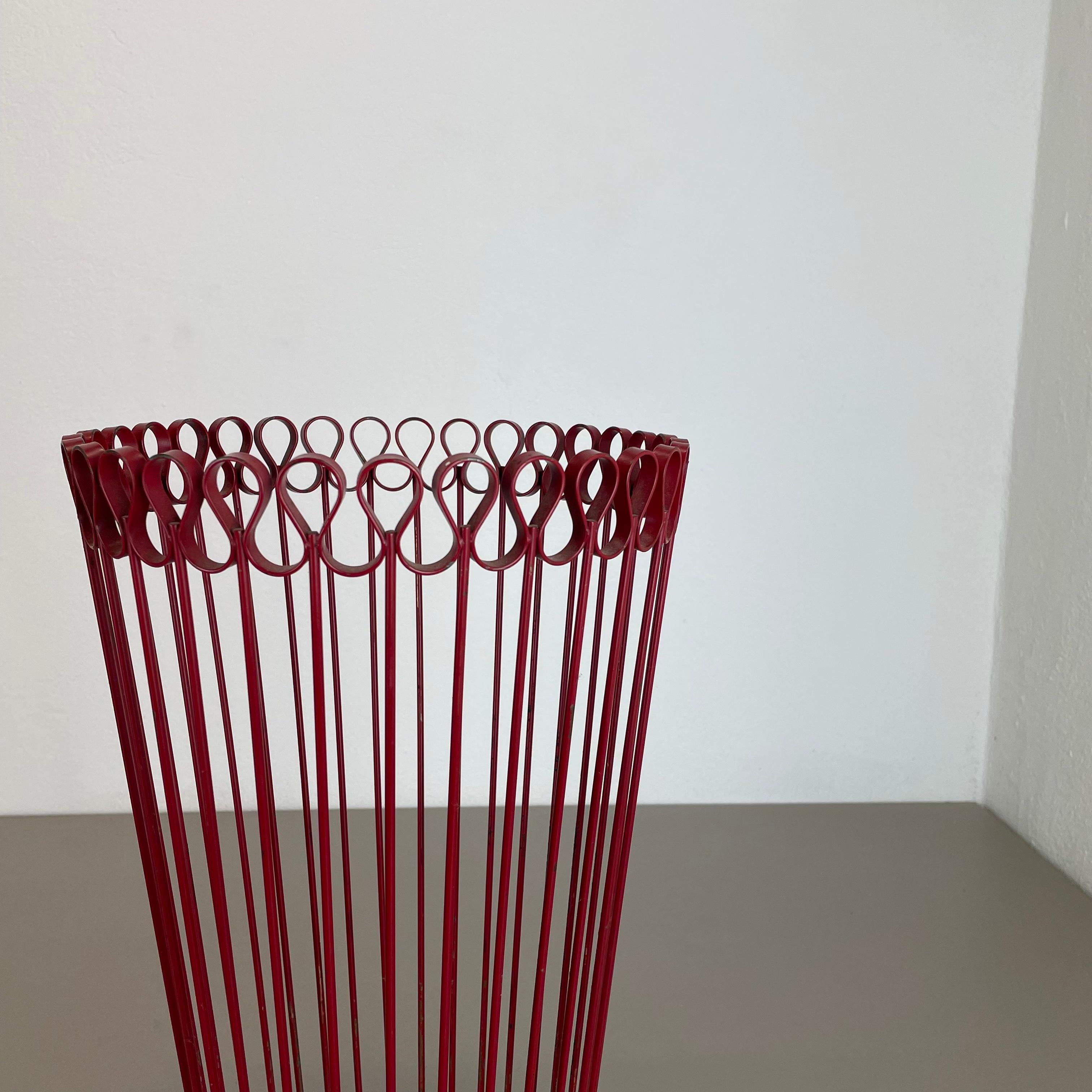Original 1950s French Mategot Style Red Metal Umbrella Stand, France, 1950s In Good Condition For Sale In Kirchlengern, DE