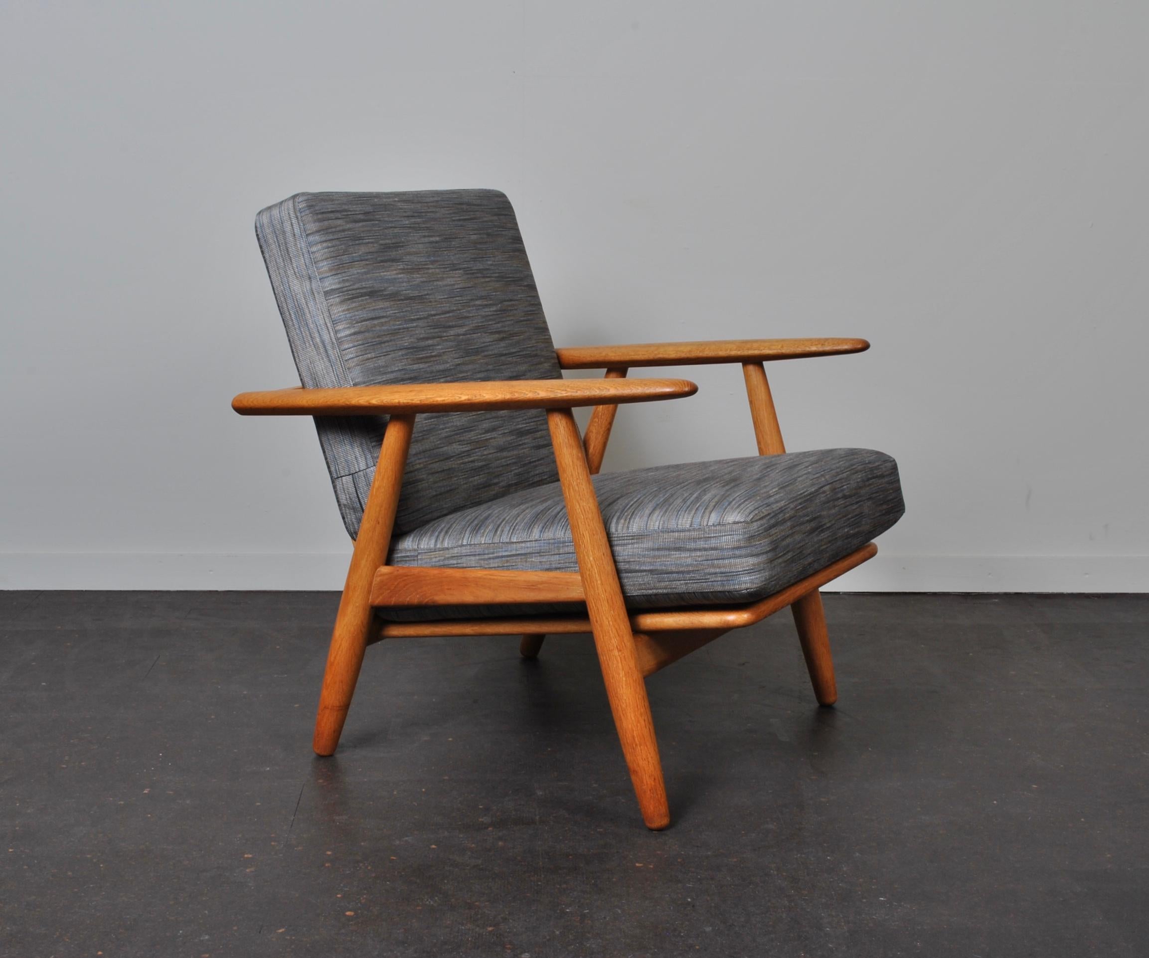 Original 1950s Hans Wegner GE240 Cigar Chair In Good Condition In London, GB