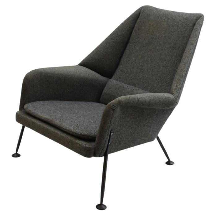 A beautiful example of an original Ernest Race Heron Chair circa 1955. Designed by Ernest Race and Manufactured by Race Furniture.
Owned by one family from new, recovered approximately 10 years ago in a Kvadrat Hallingdahl wool fabric, which has