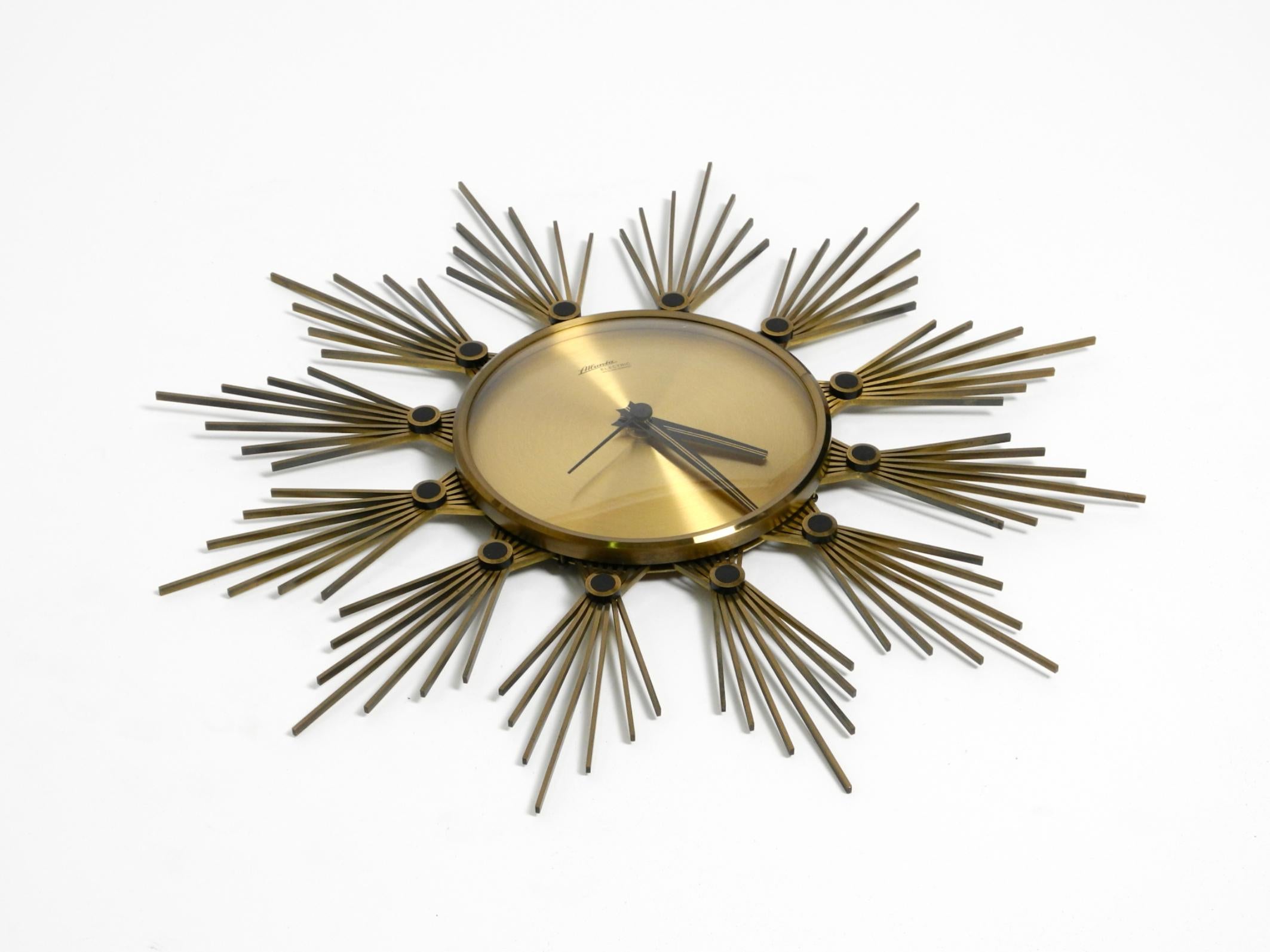 German Original 1950s Sunburst wall clock by Atlanta made of brass and battery operated For Sale