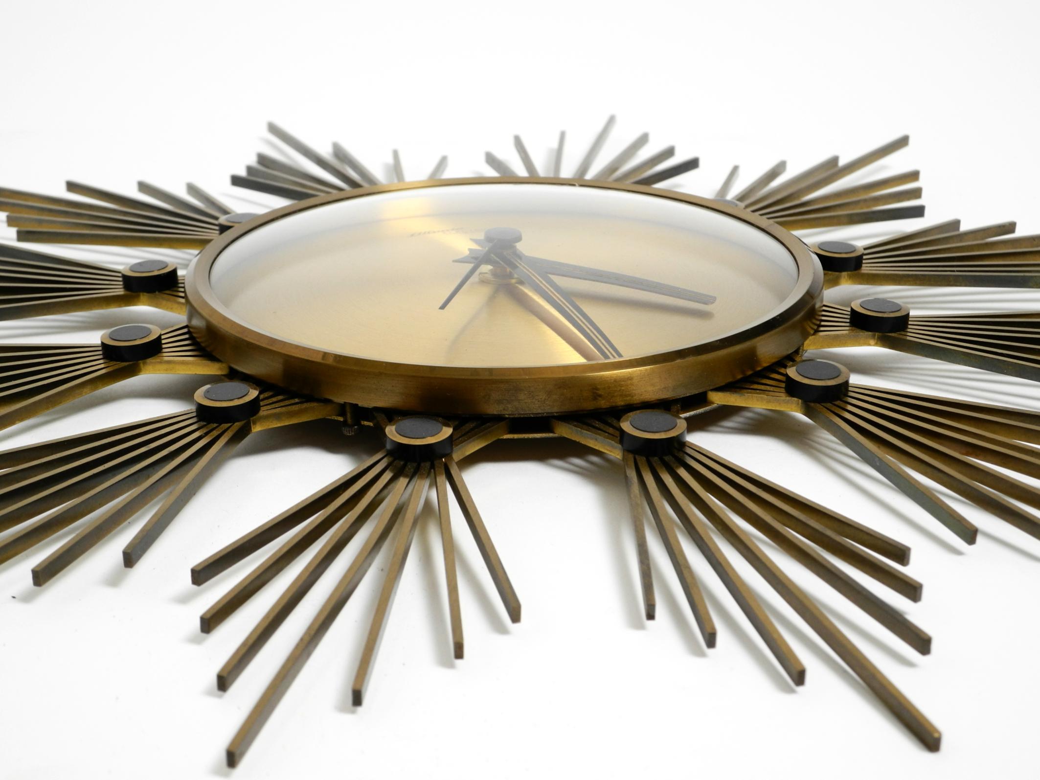 Brass Original 1950s Sunburst wall clock by Atlanta made of brass and battery operated For Sale