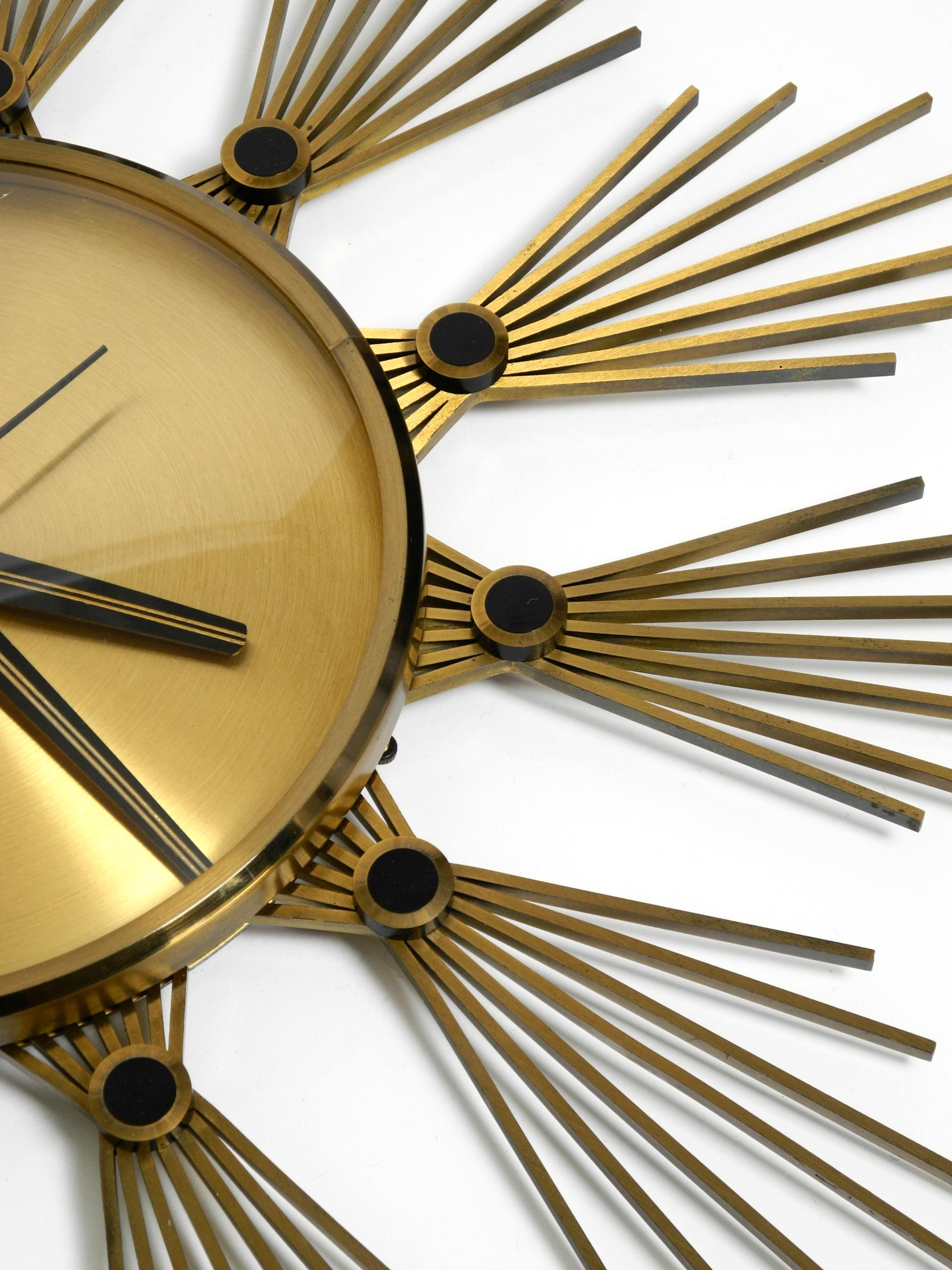 Original 1950s Sunburst wall clock by Atlanta made of brass and battery operated For Sale 1