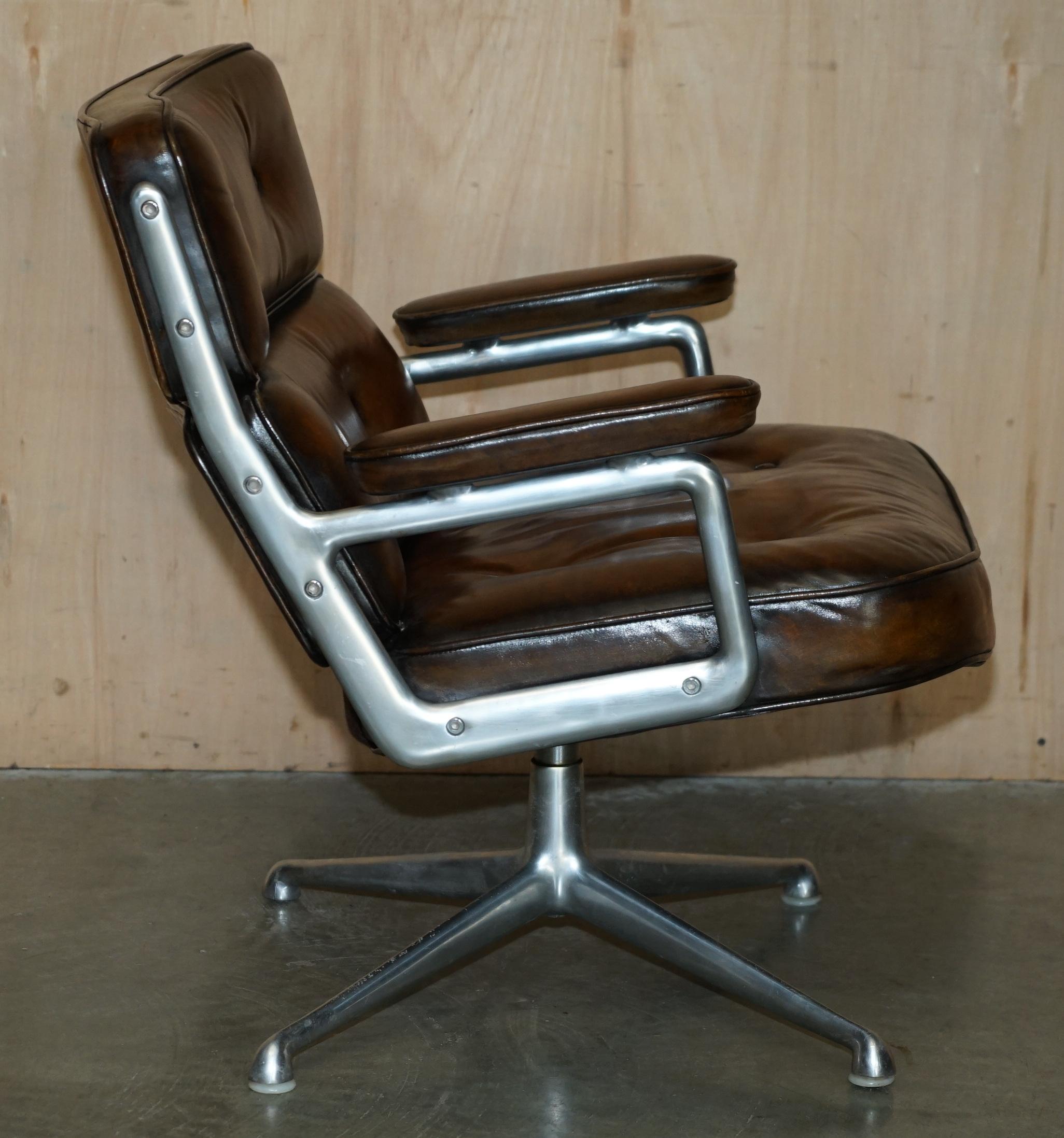ORIGINAL 1960-1968 HERMAN MILLER 675 EAMES TiME LIFE LOBBY SWIVEL ARMCHAIR ES105 For Sale 7
