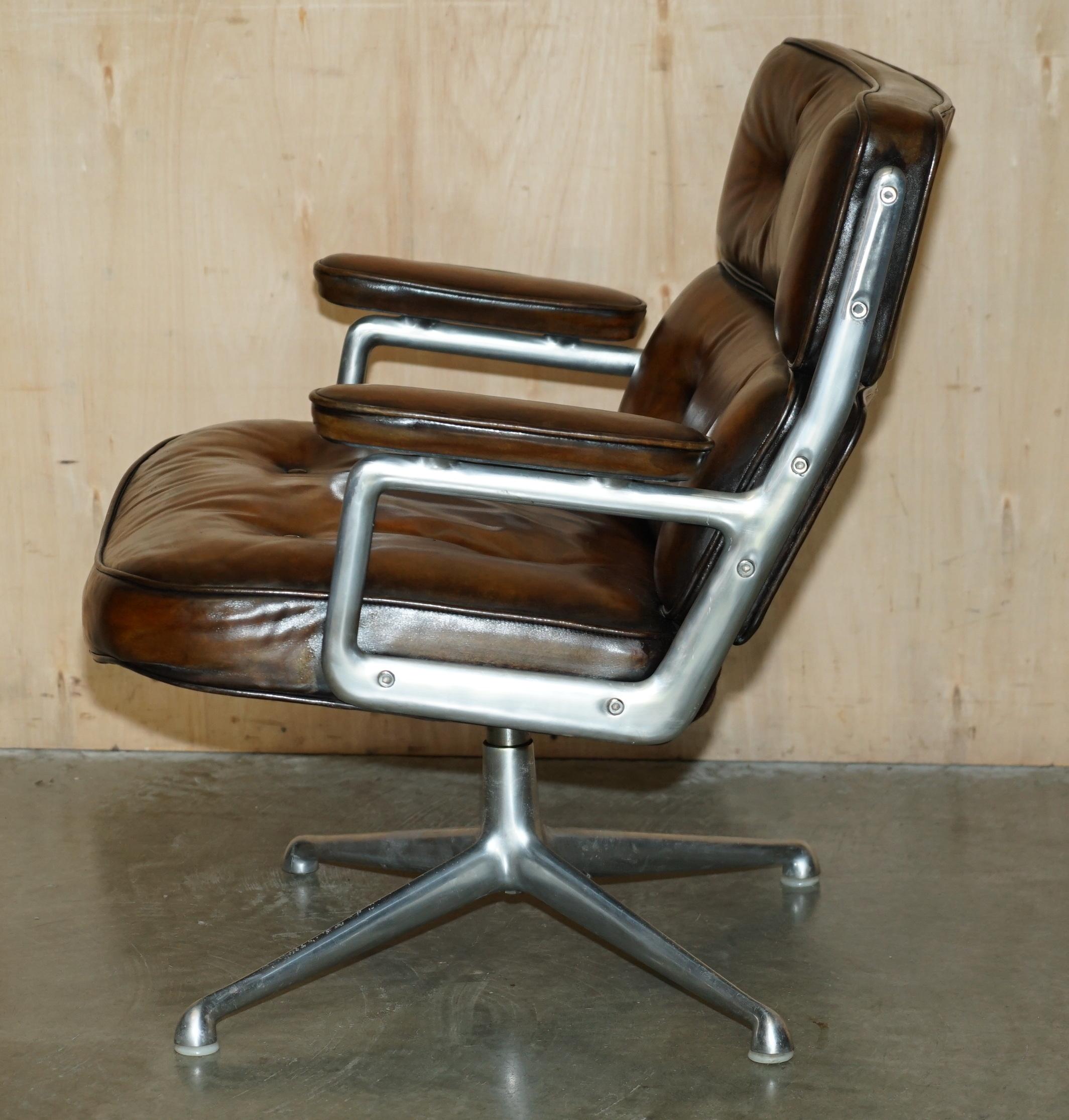 ORIGINAL 1960-1968 HERMAN MILLER 675 EAMES TiME LIFE LOBBY SWIVEL ARMCHAIR ES105 For Sale 11