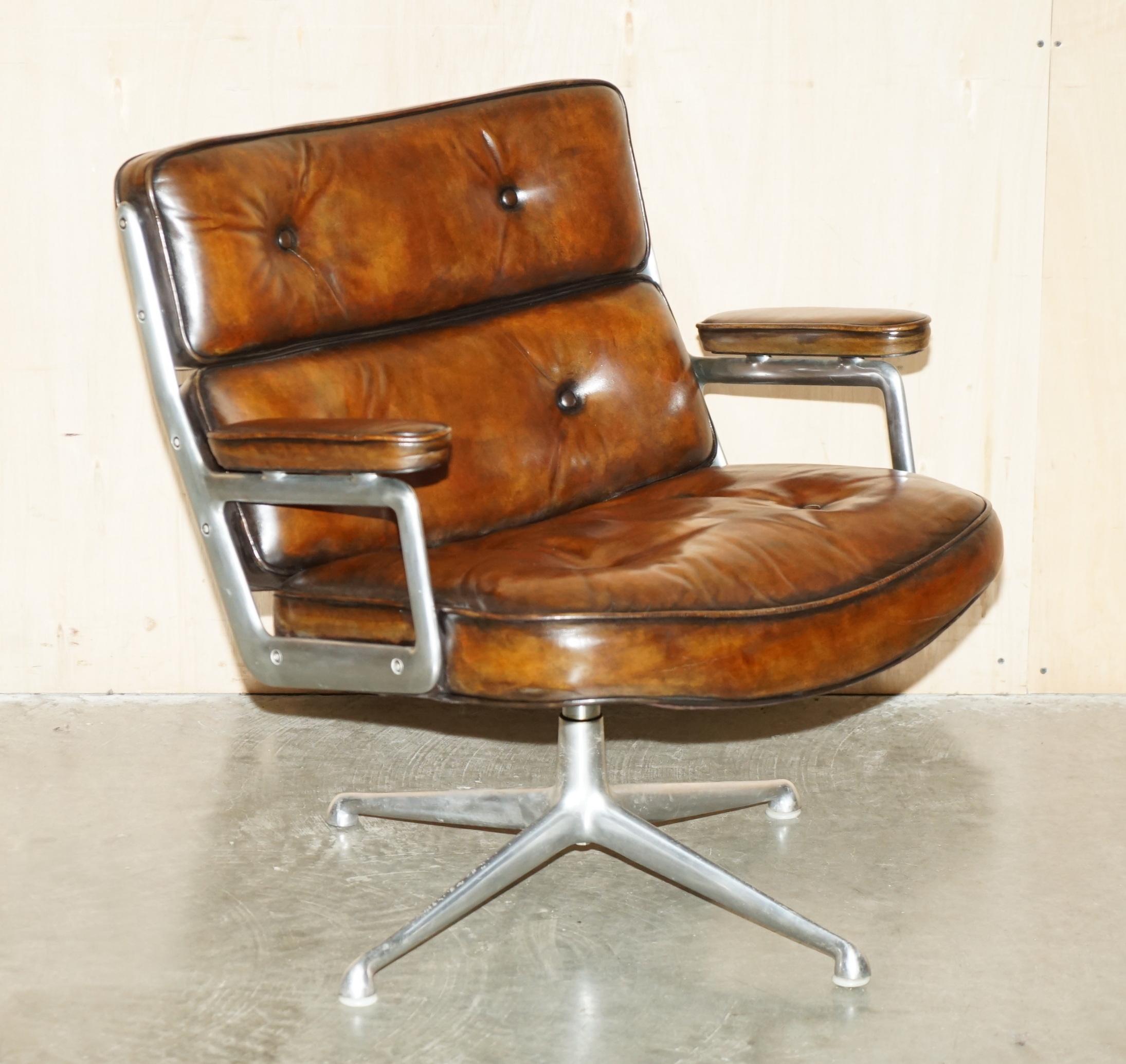 Hand-Crafted ORIGINAL 1960-1968 HERMAN MILLER 675 EAMES TiME LIFE LOBBY SWIVEL ARMCHAIR ES105 For Sale