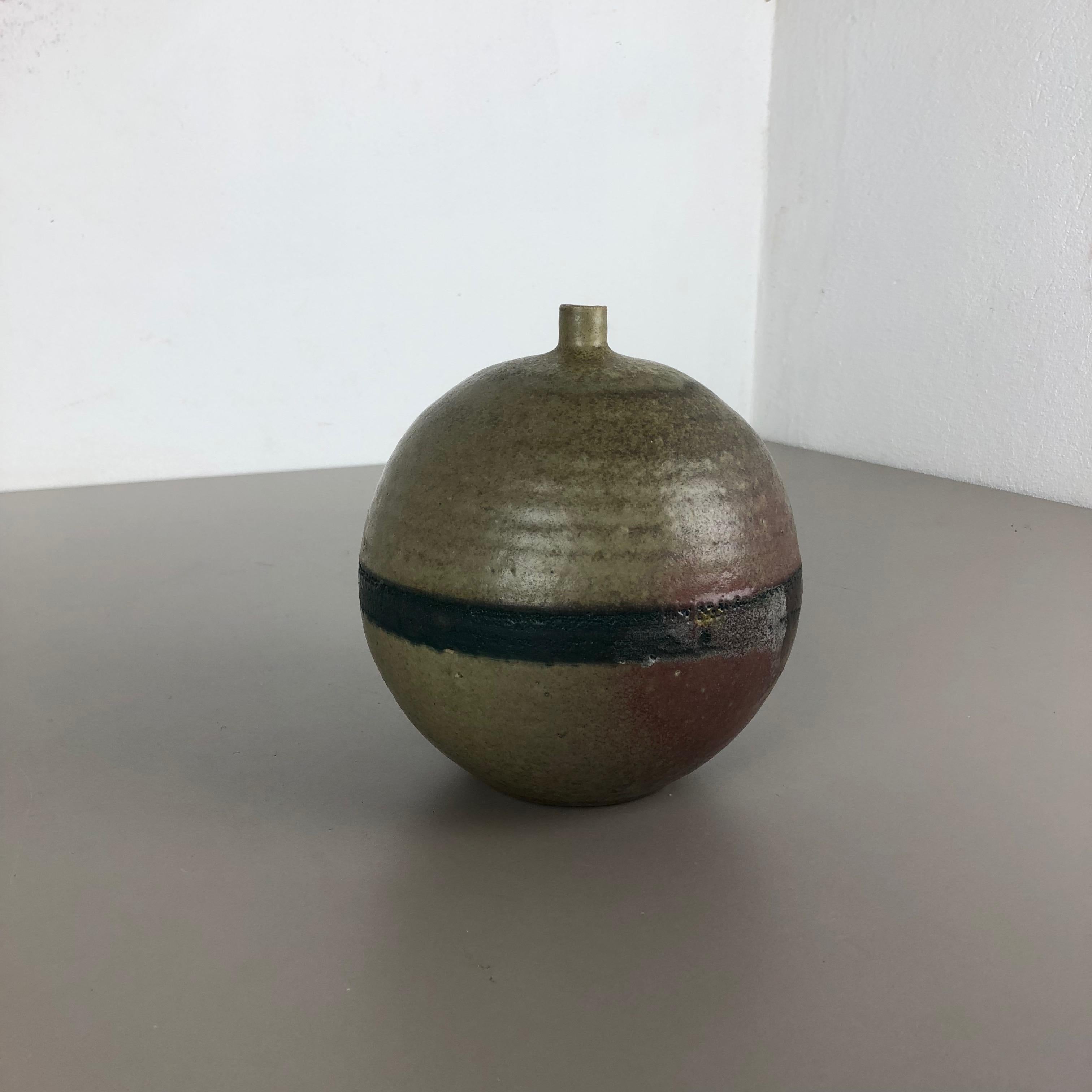 Article:

Ceramic vase


Producer:

Mobach, Netherlands


Designer:

Piet Knepper




Decade:

1960-1965



Description:

This original vintage studio pottery vase was produced in the 1960s by Piet Knepper for Mobach in