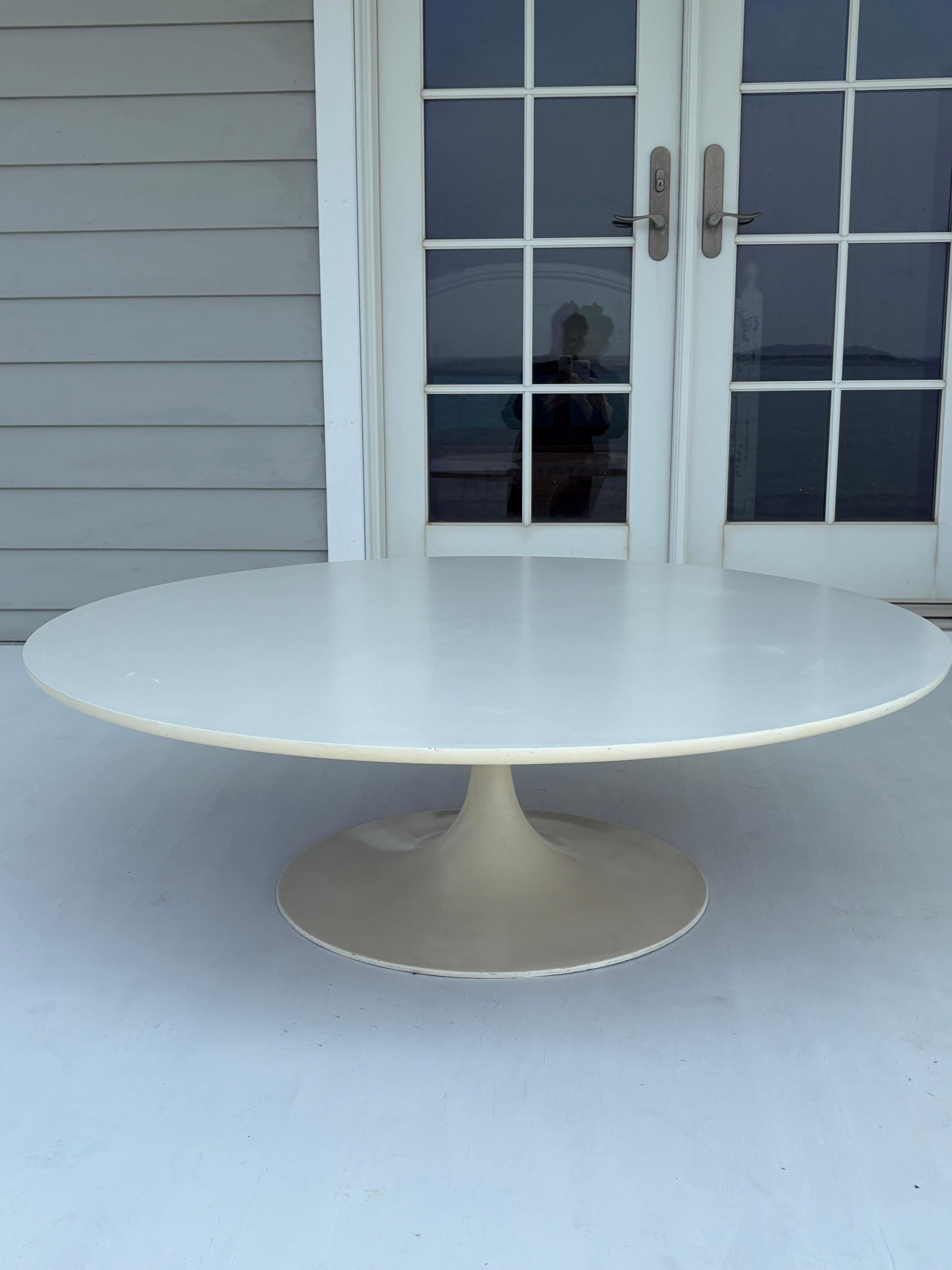 Mesa de centro tulipán redonda blanca de 47 3/4