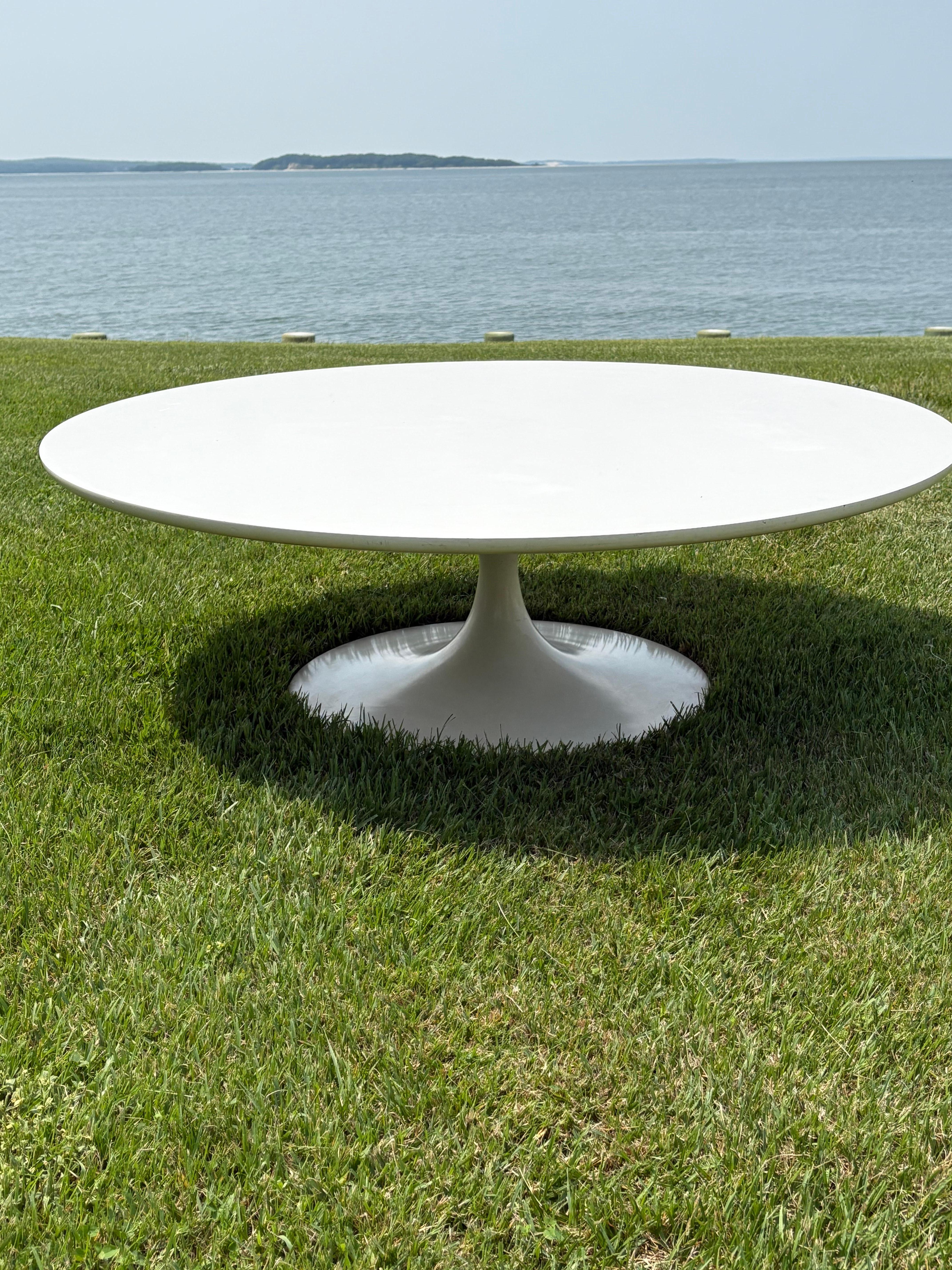 Mesa de centro tulipán redonda blanca de 47 3/4