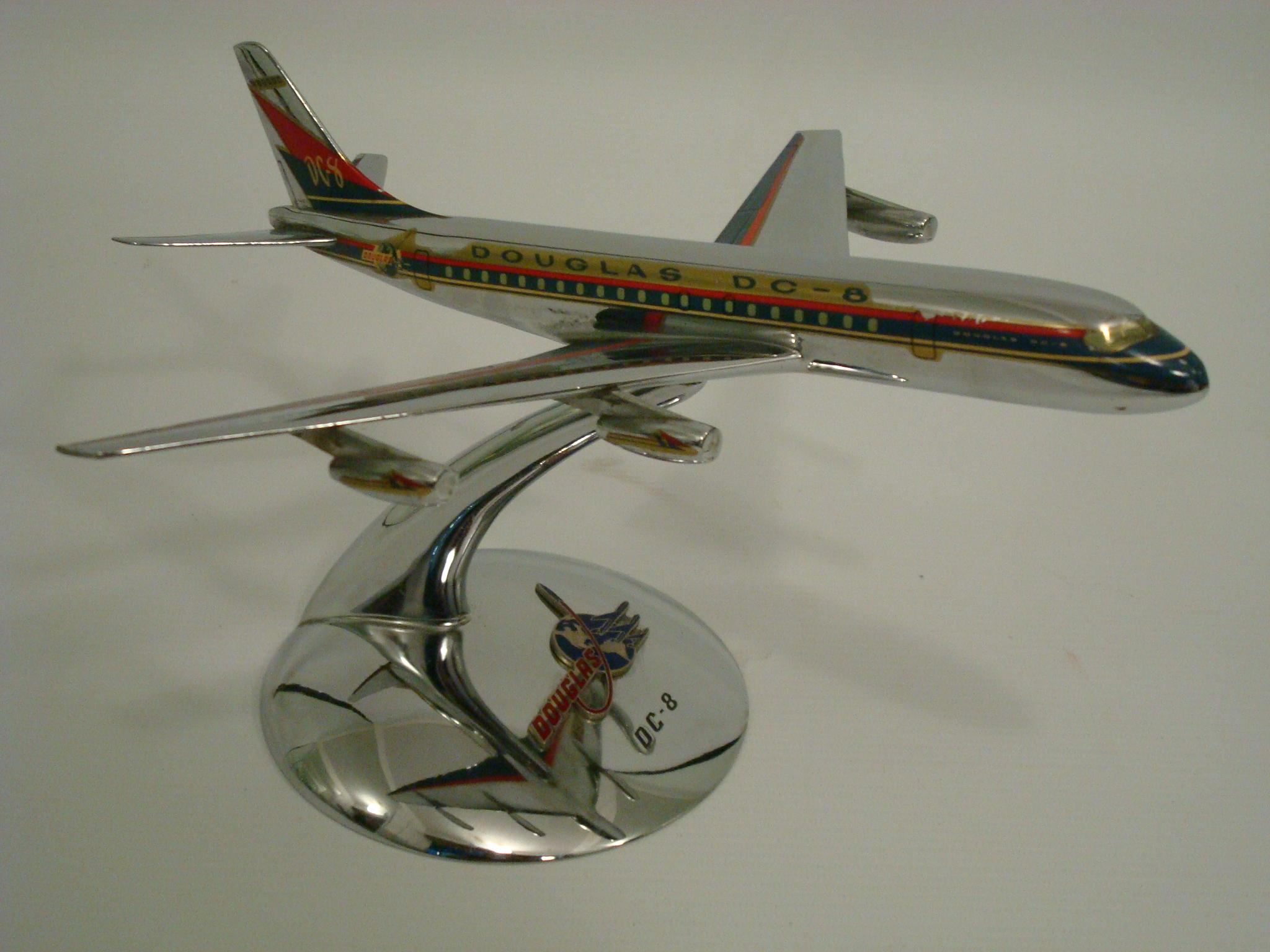 Metal Original 1960´s McDonnell Douglas DC-8 Desk Model, Mid Century
