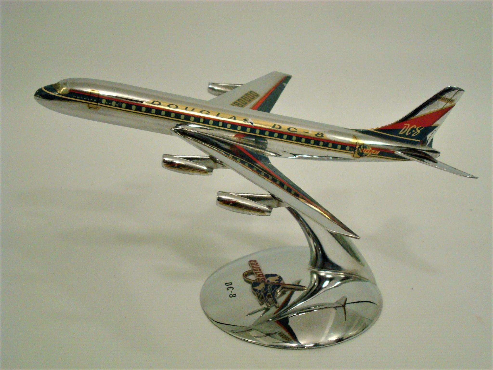 Mid-Century Modern Original 1960´s McDonnell Douglas DC-8 Desk Model, Mid Century
