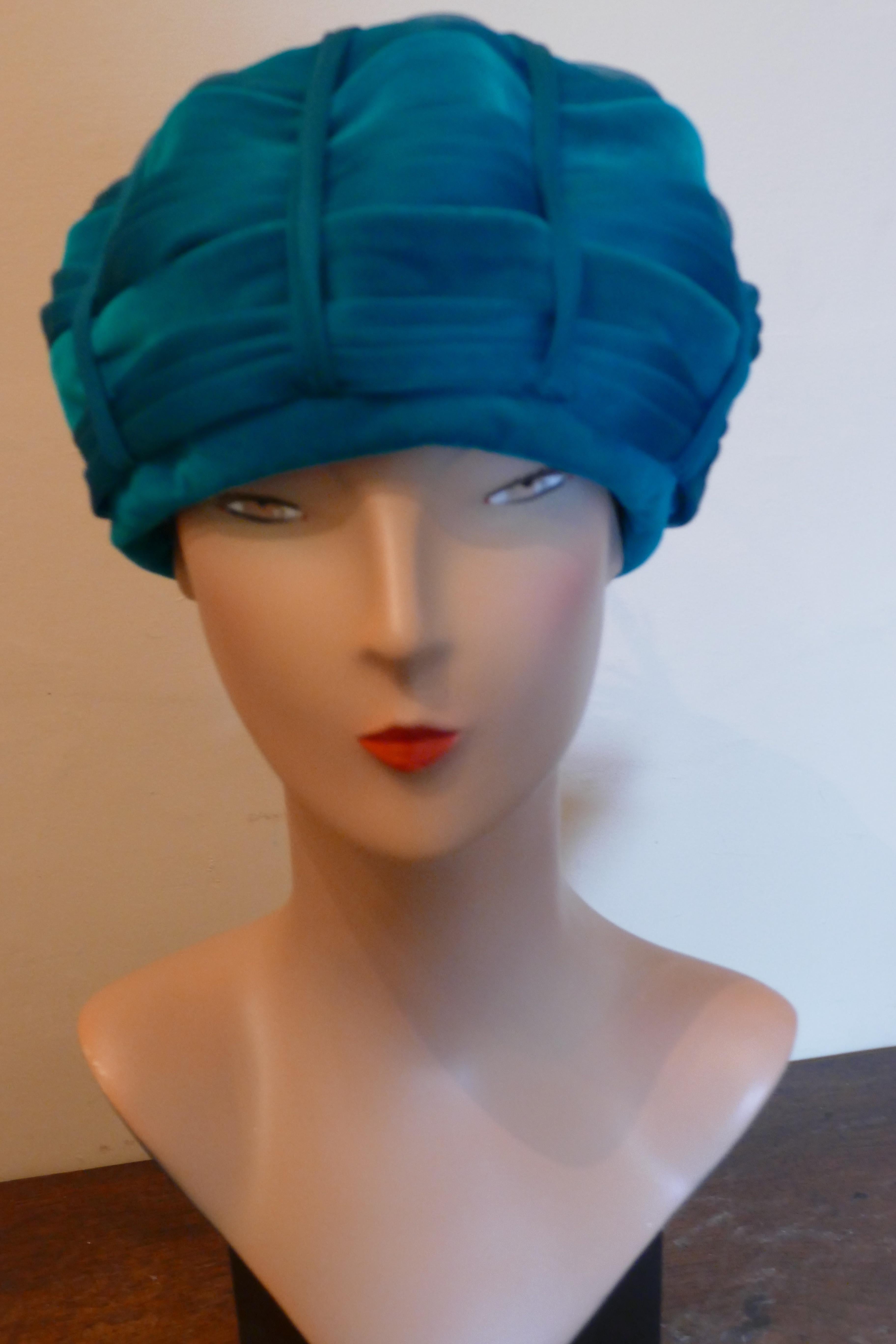 Original 1960s Beret Style Teal Pill Box Hat, Divided Beret In Good Condition In Chillerton, Isle of Wight