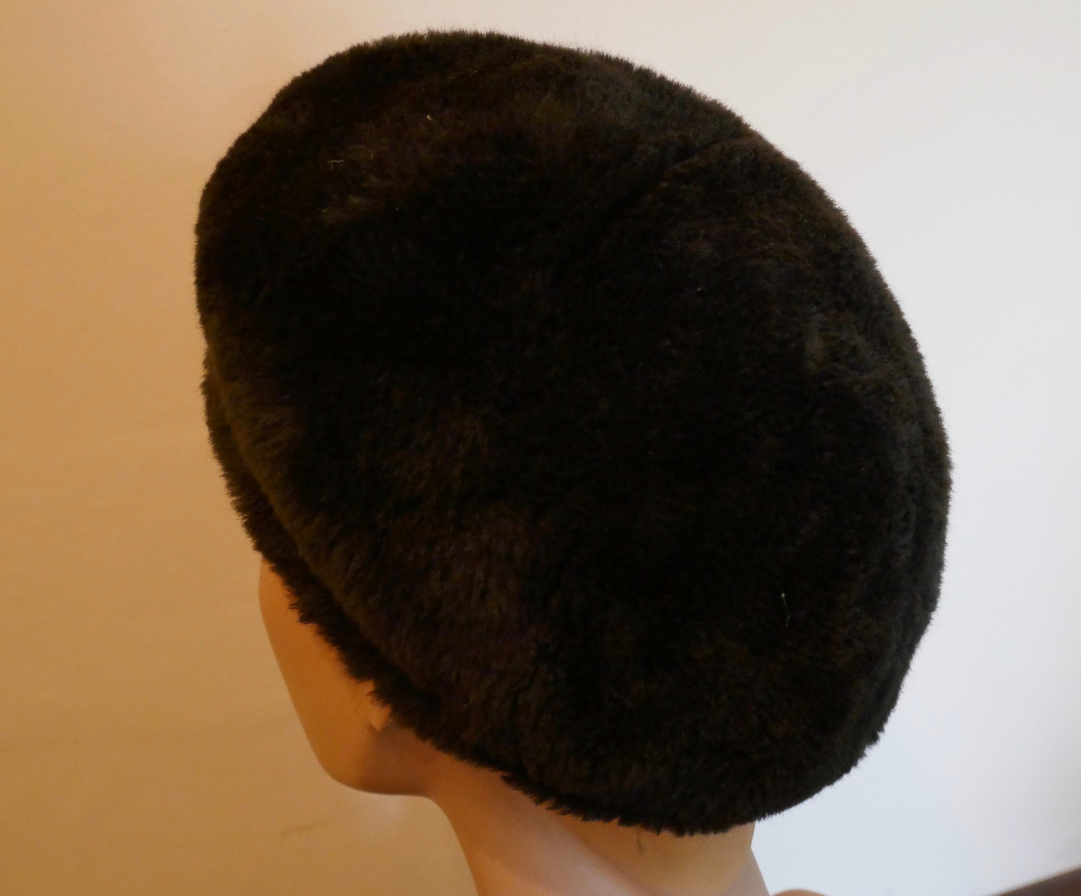 Original 1960s Fun Fur Beret Hat By Debenhams, Satin Lined  In Good Condition In Chillerton, Isle of Wight