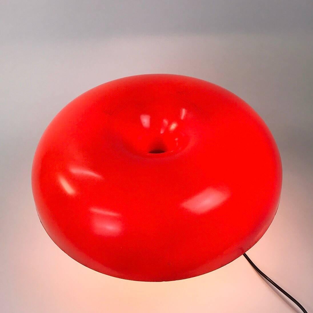 Original 1960s Giancarlo Mattioli Table Lamp in Orange Fiberglass by Artemide In Excellent Condition In Haderslev, DK