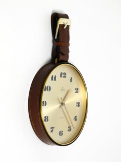 Original Junghans-Wanduhr aus den 1960er Jahren aus Messing mit einem Armband aus echtem Leder