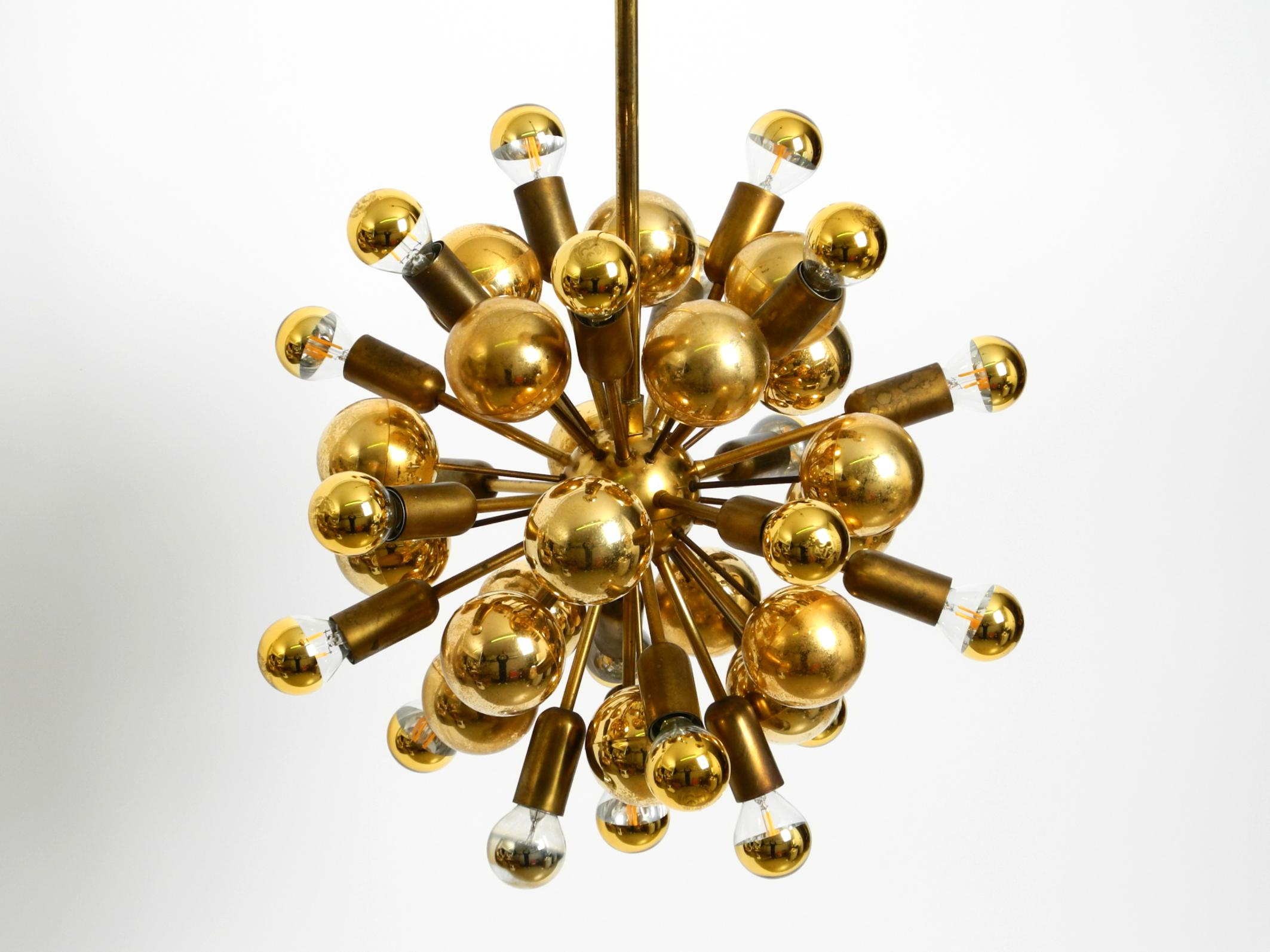 Original 1960er Jahre große Cosack Sputnik Space Age Pendelleuchte aus Messing (Deutsch) im Angebot