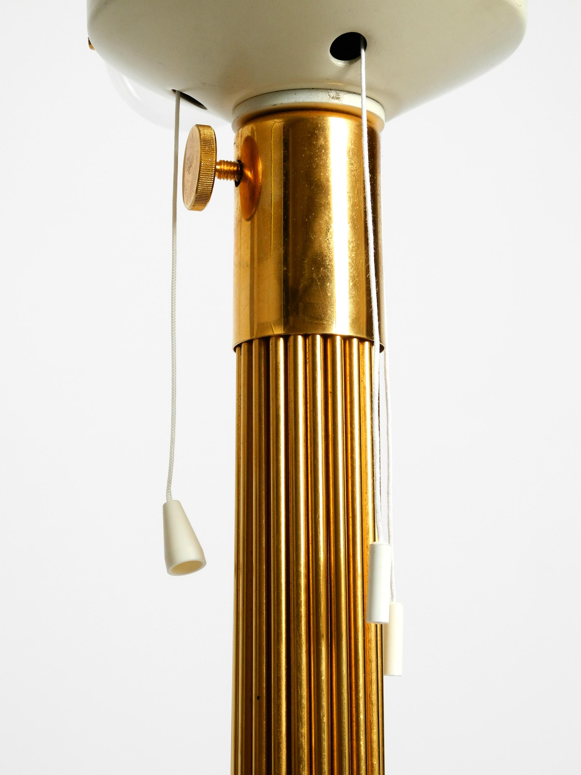 Original 1960er große Stehlampe aus Metalldraht mit wildem Seidenschirm in Gold eloxiert im Angebot 4
