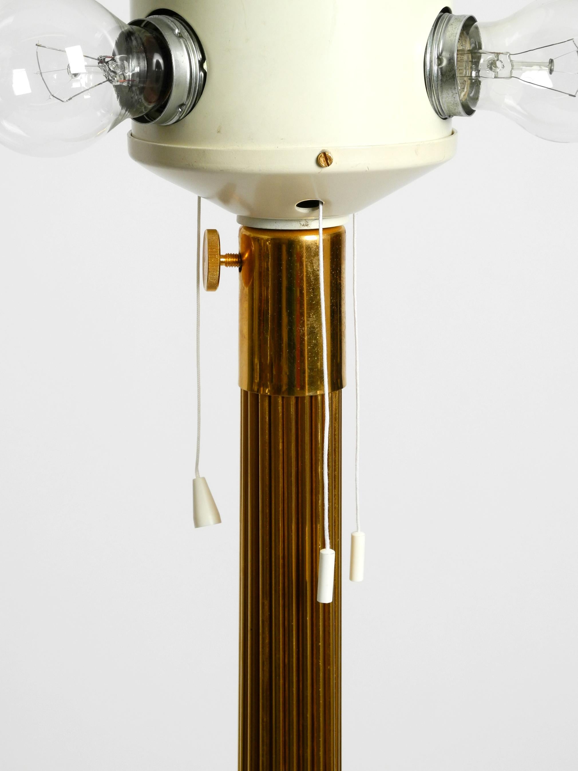 Original 1960er große Stehlampe aus Metalldraht mit wildem Seidenschirm in Gold eloxiert im Angebot 11