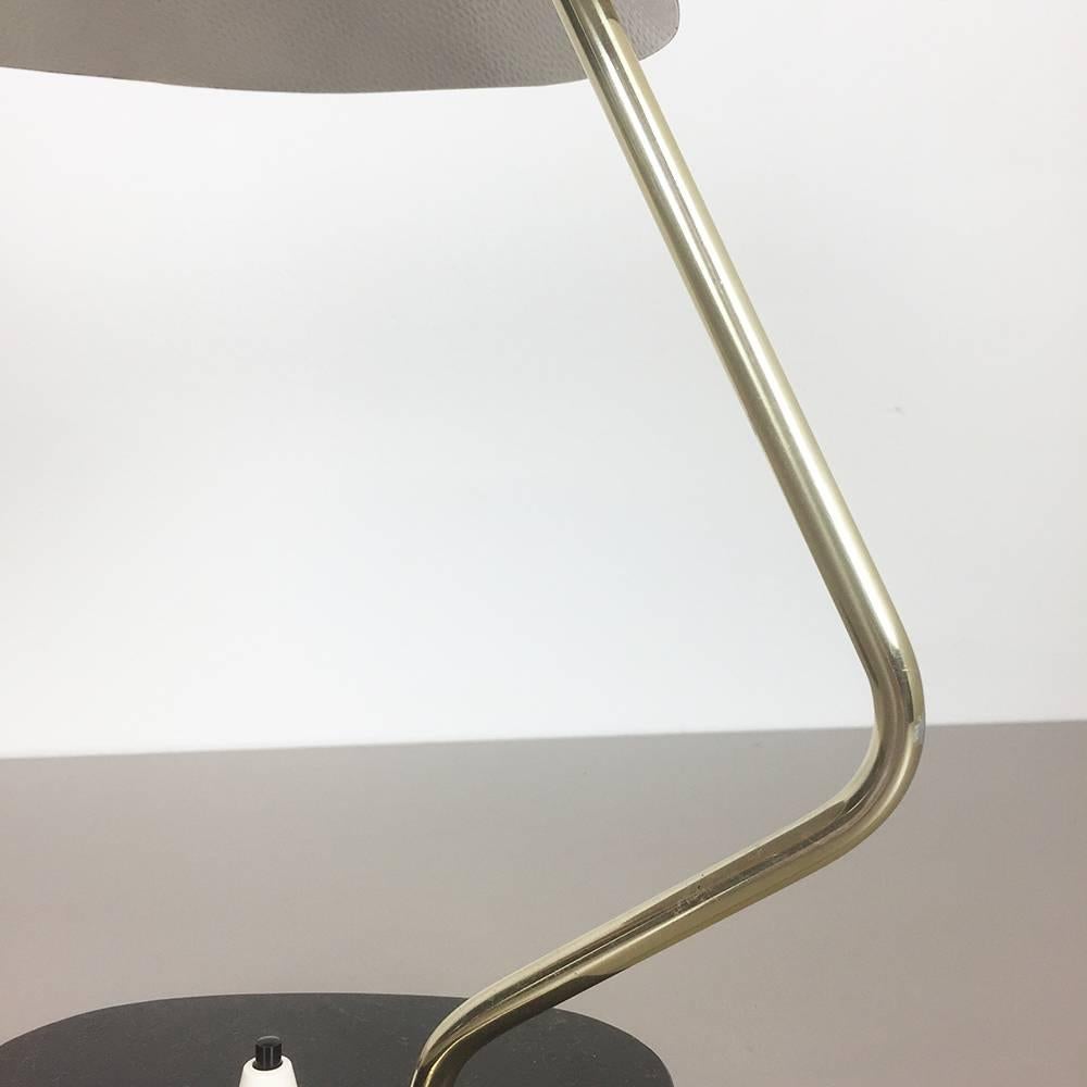 Lampe de bureau moderniste d'origine des années 1960 avec base en granit fabriquée en Italie en vente 1