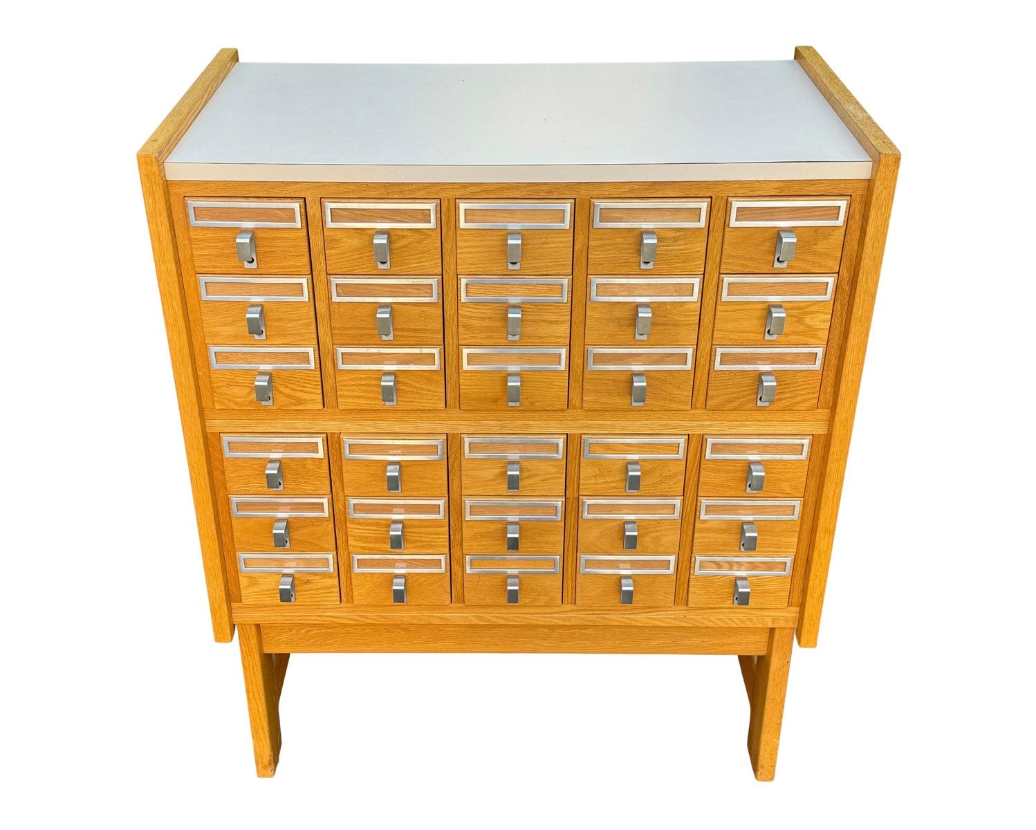 Original 1960er New Jersey Library Apothecary File Cabinet Kommode (amerikanisch) im Angebot