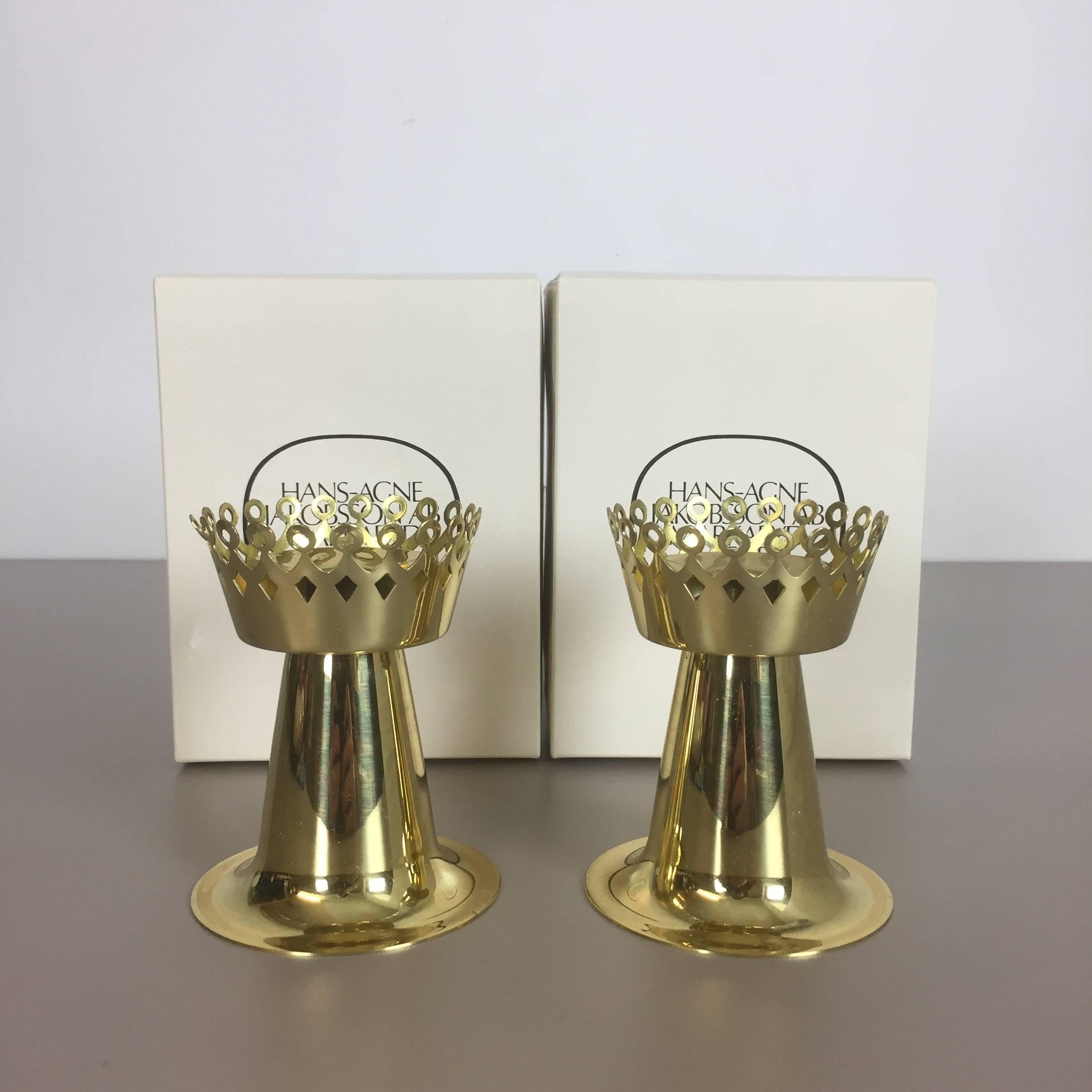Brass candleholder

Set of two

Hurricane

Nos in original boxes
 
Designed by Hans-Agne Jakobsson

Producer Hans-Agne Jakobsson A.B. Markaryd Sweden,

1960s

This candlelight holder was designed by Hans-Agne Jakobsson in the 1950s and