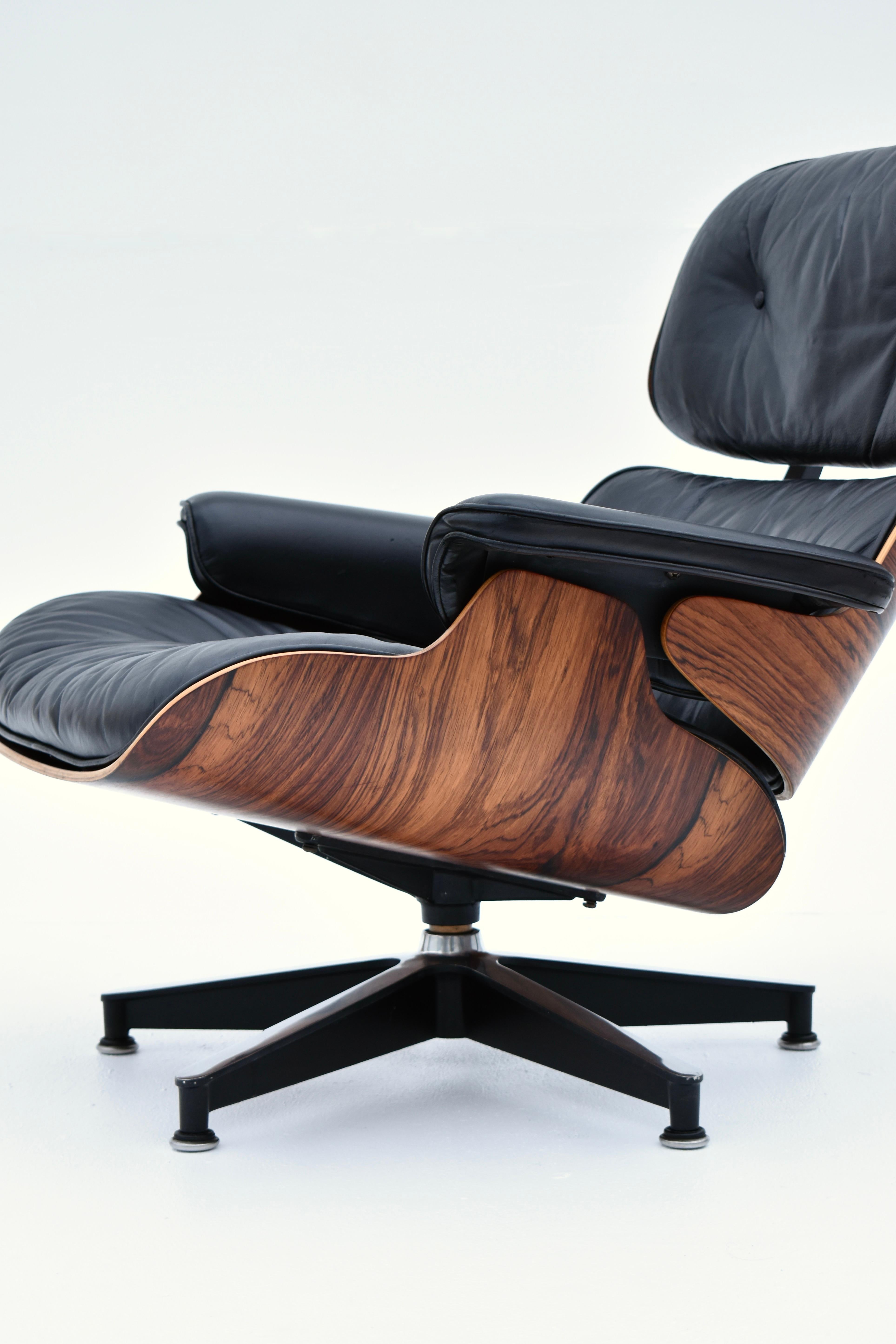 Mid-Century Modern Original 1960's Production Eames Lounge Chair For Herman Miller