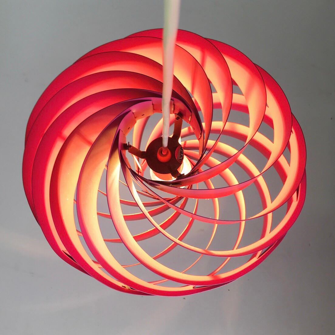 Like a beautiful spiral the moon shaped Turbo captures all attention lit or unlit. 

Designed by one of Denmark greatest lighting designer Louis Weisdorf for Lyfa 1970. 

Finding an original Turbo is quite rare but finding a pink version is ...