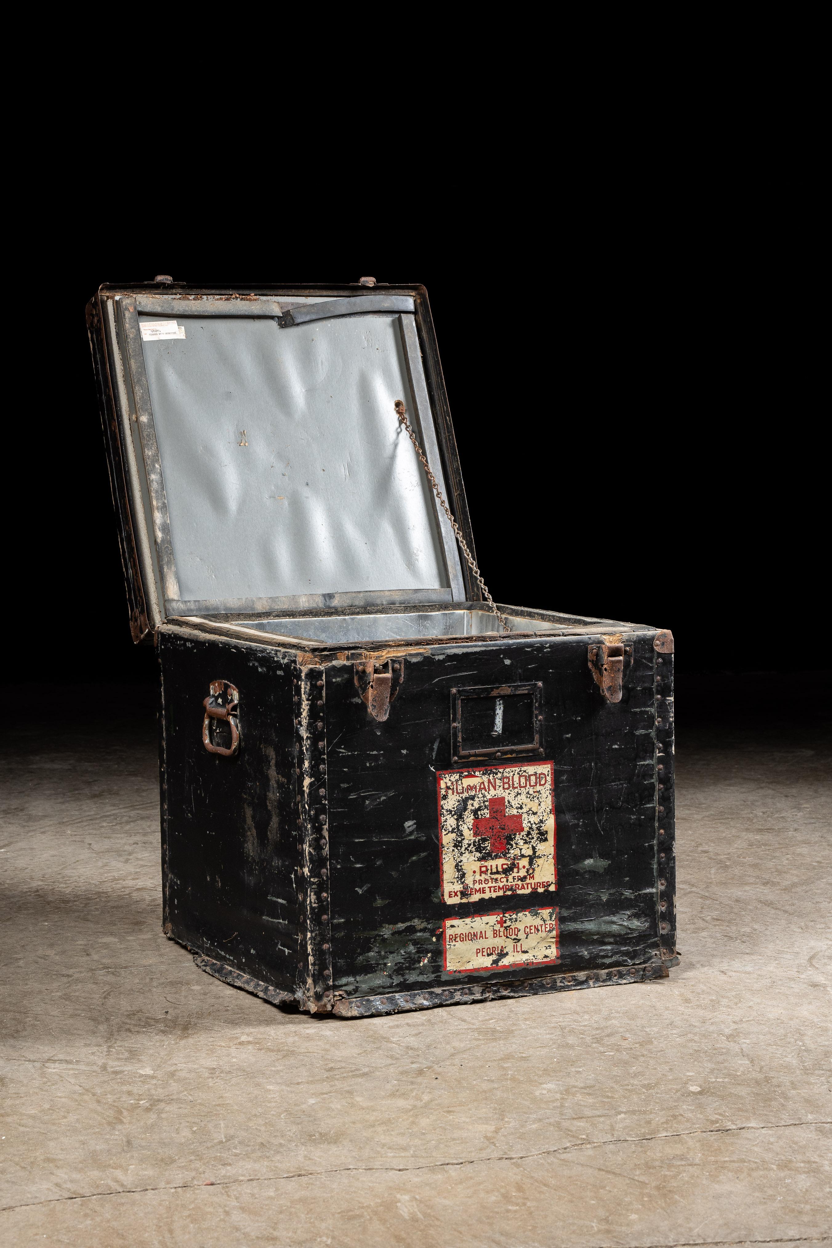 Raffreddatore per la conservazione e il trasporto del sangue Red Cross originale del 1960 in vendita 2