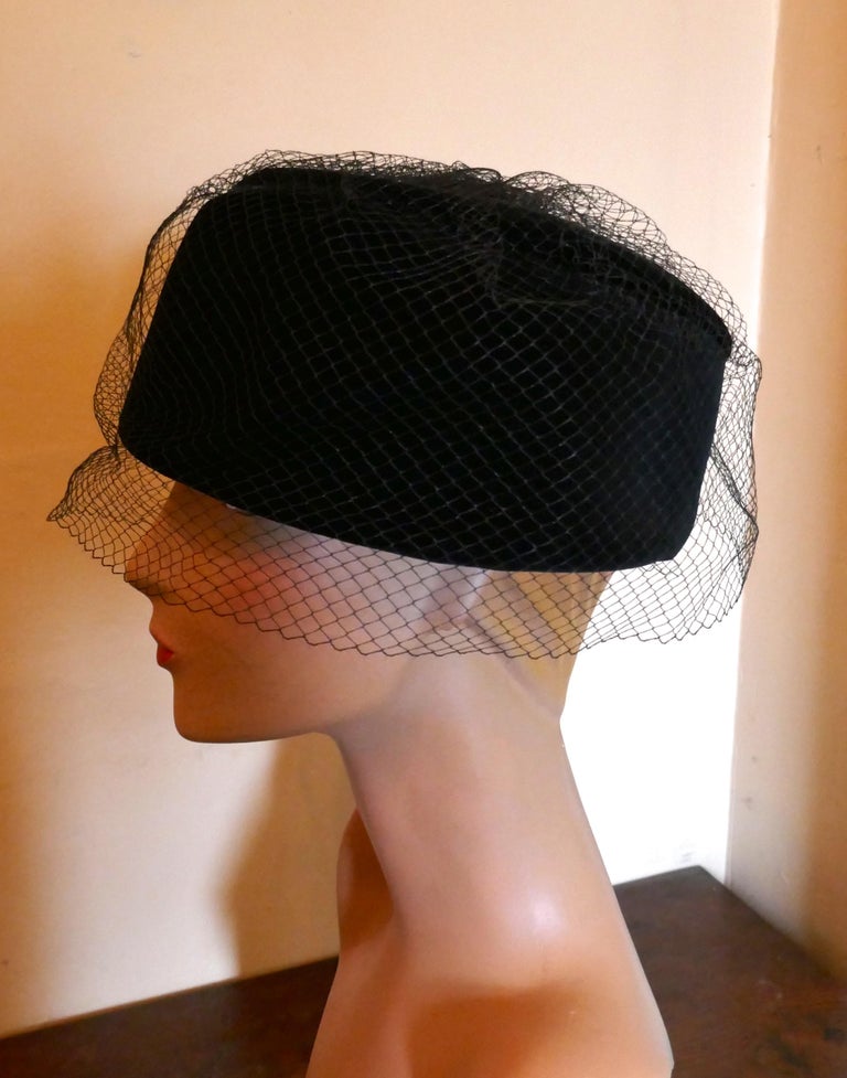 Original 1960s Vintage Black Pill Box Velvet & Feather Veiled Hat In Good Condition For Sale In Chillerton, Isle of Wight