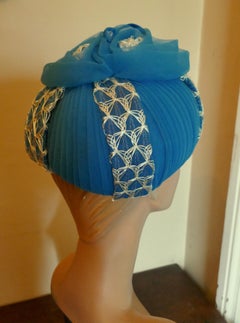 Chapeau vintage original turquoise en forme de boîte de pilulier de designer, années 1960