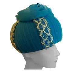 Chapeau vintage original turquoise en forme de boîte de pilulier de designer, années 1960