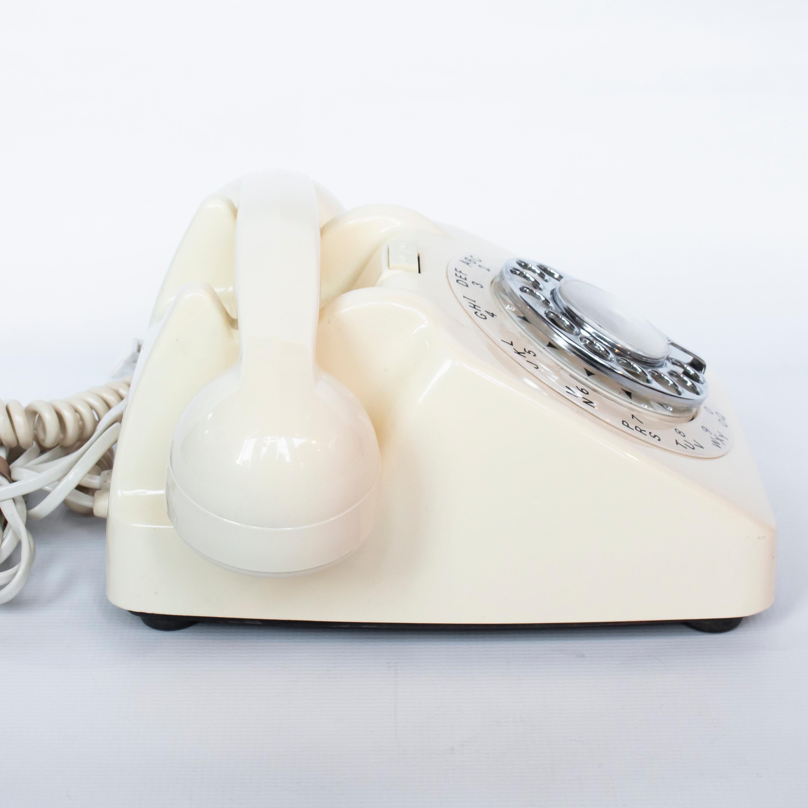 Original 1961 GPO Model 706 Telephone in Ivory, On/Off Bell Feature In Good Condition In Forest Row, East Sussex