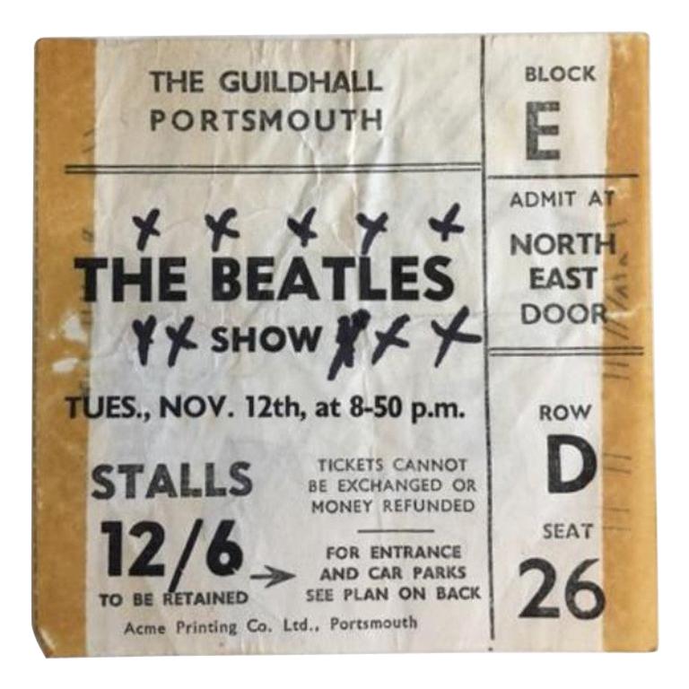 Un billet original pour le spectacle des Beatles du 12 novembre 1963 au Guildhall de Portsmouth. 

Les Beatles et leur musique n'ont plus besoin d'être présentés. En raison de leur impact global sur la musique et la culture populaires, les