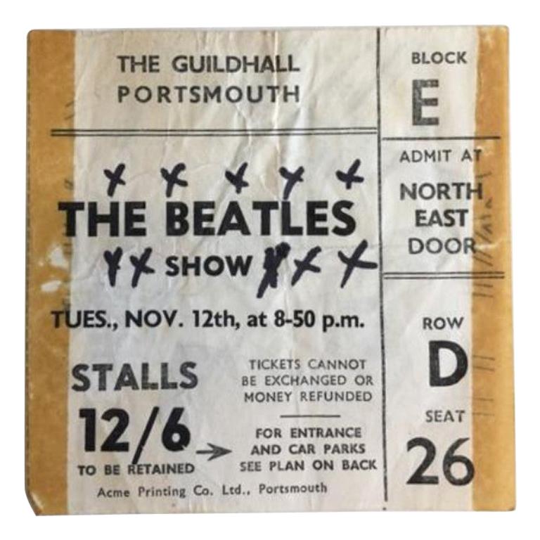 Un biglietto originale per lo spettacolo dei The Beatles del 12 novembre 1963 alla Guildhall di Portsmouth. 

I The Beatles e la loro musica non hanno bisogno di presentazioni. Grazie al loro impatto totalizzante sulla musica e sulla cultura
