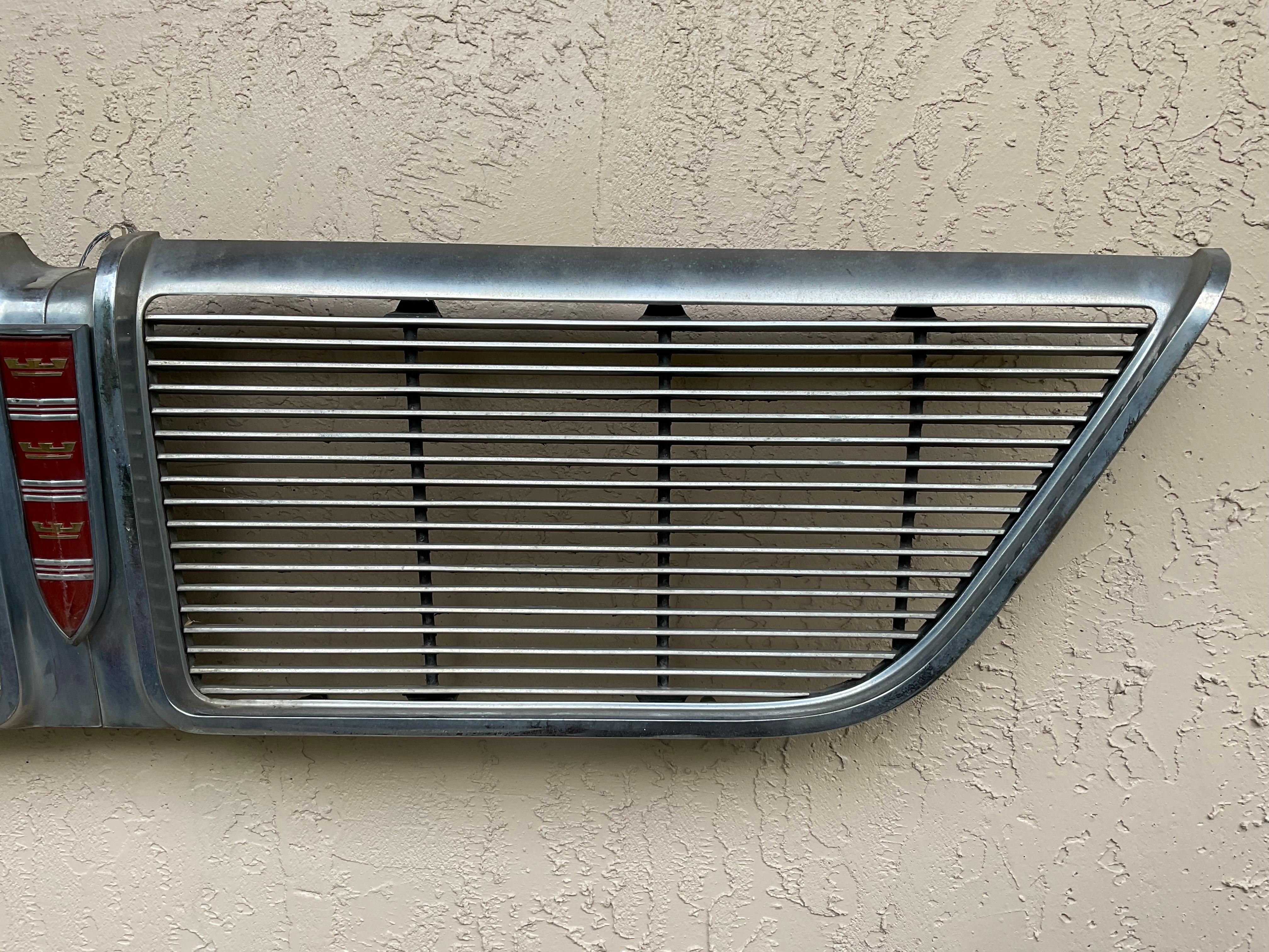Americano Appendiabiti da parete con griglia per auto New Yorker originale del 1964 in vendita
