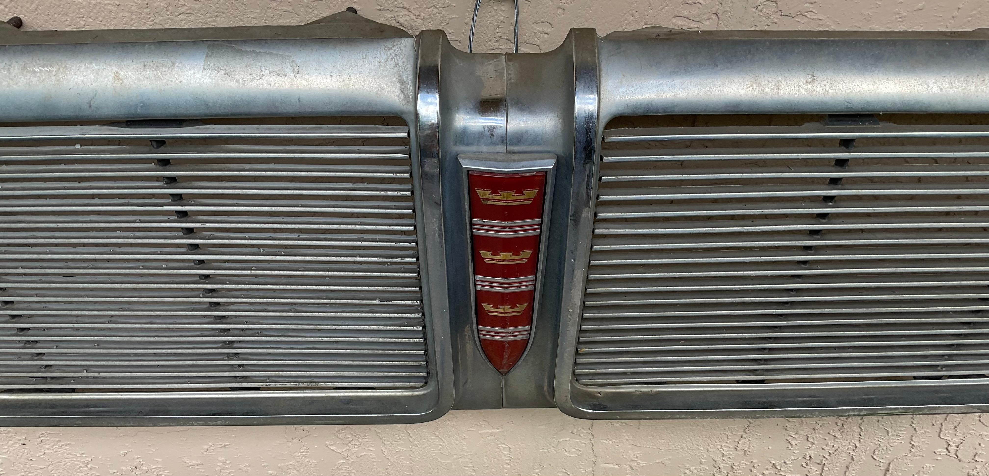 Appendiabiti da parete con griglia per auto New Yorker originale del 1964 in vendita 3