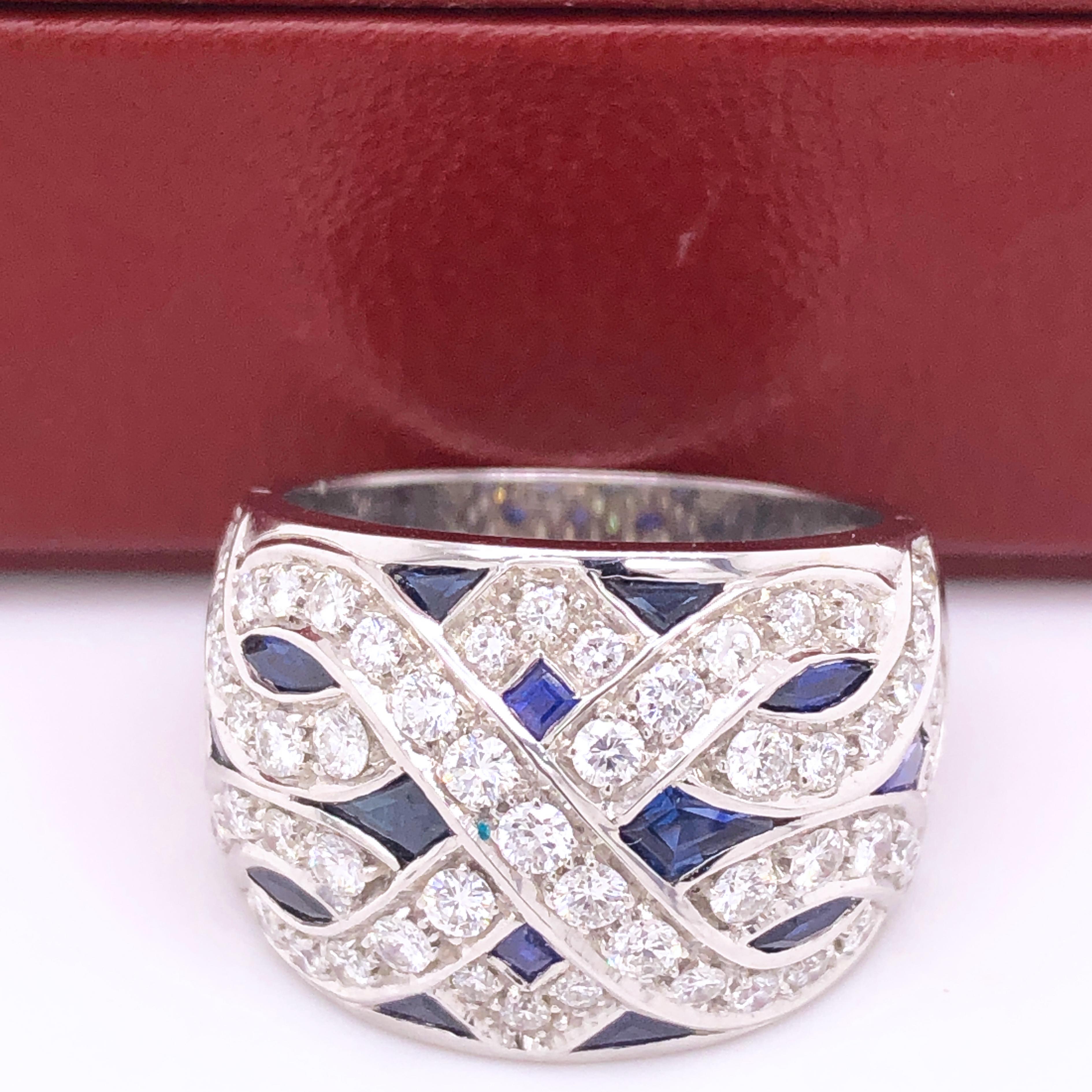 Berca 1965 3,90Kt Zafiro Azul Natural 1,23Kt Anillo de Cóctel de Diamantes Blancos Art Decó en venta