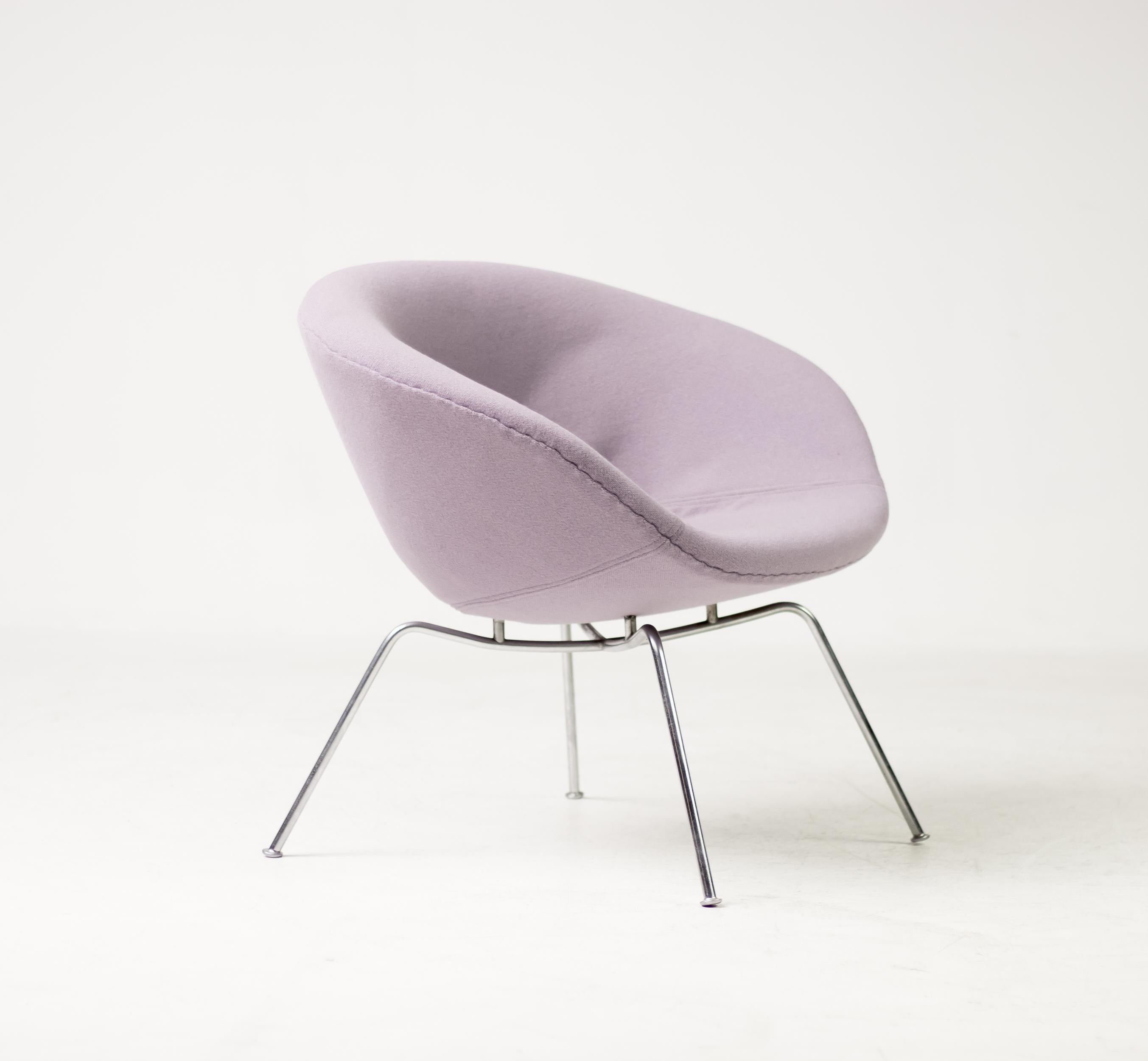 Danish Original 1965 Arne Jacobsen 3318 Pot Chair For Sale