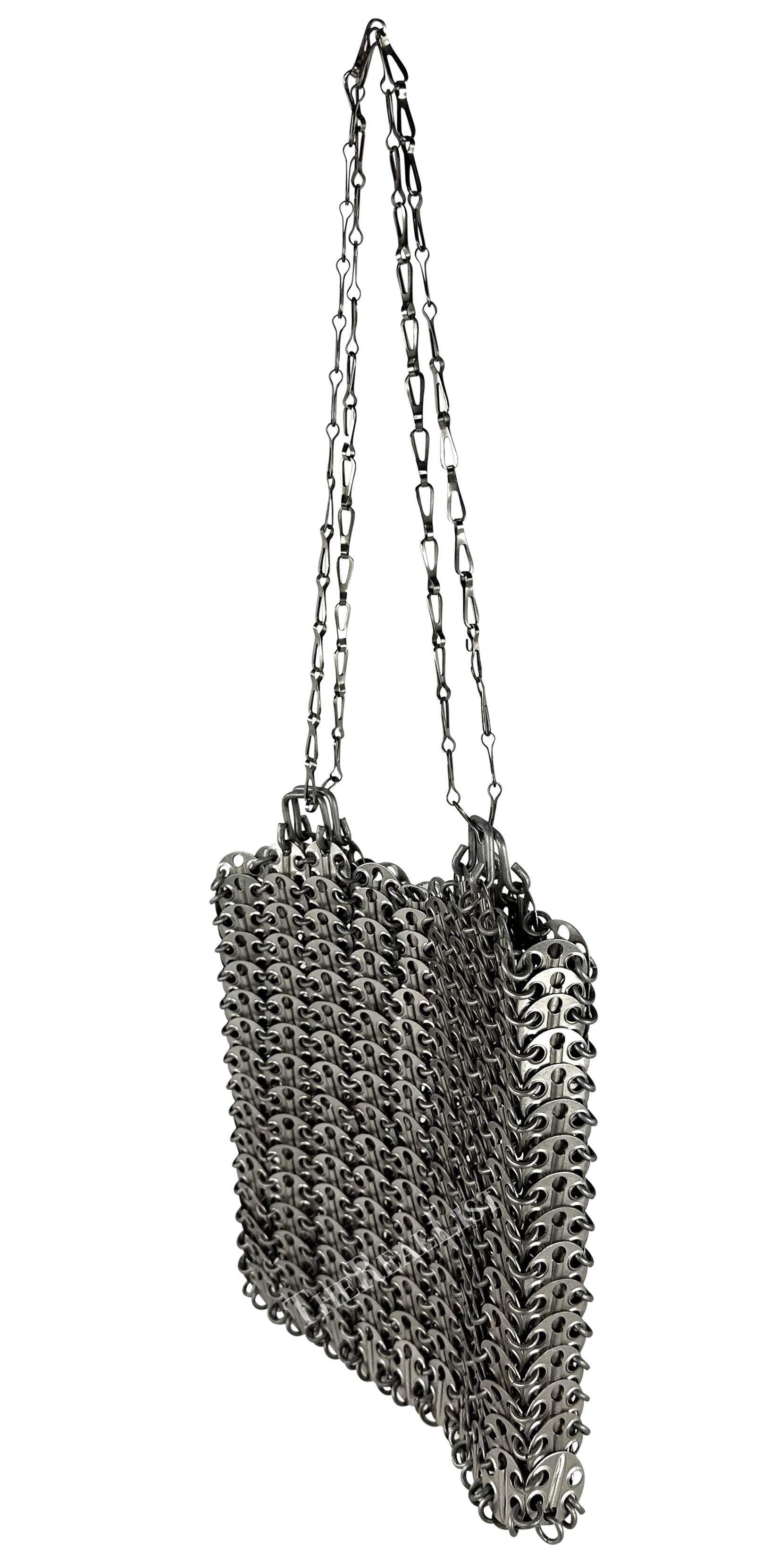 Mini bolso de malla con pastillas de metal plateado original de Paco Rabanne de 1969 en Excelente Estado en West Hollywood, CA