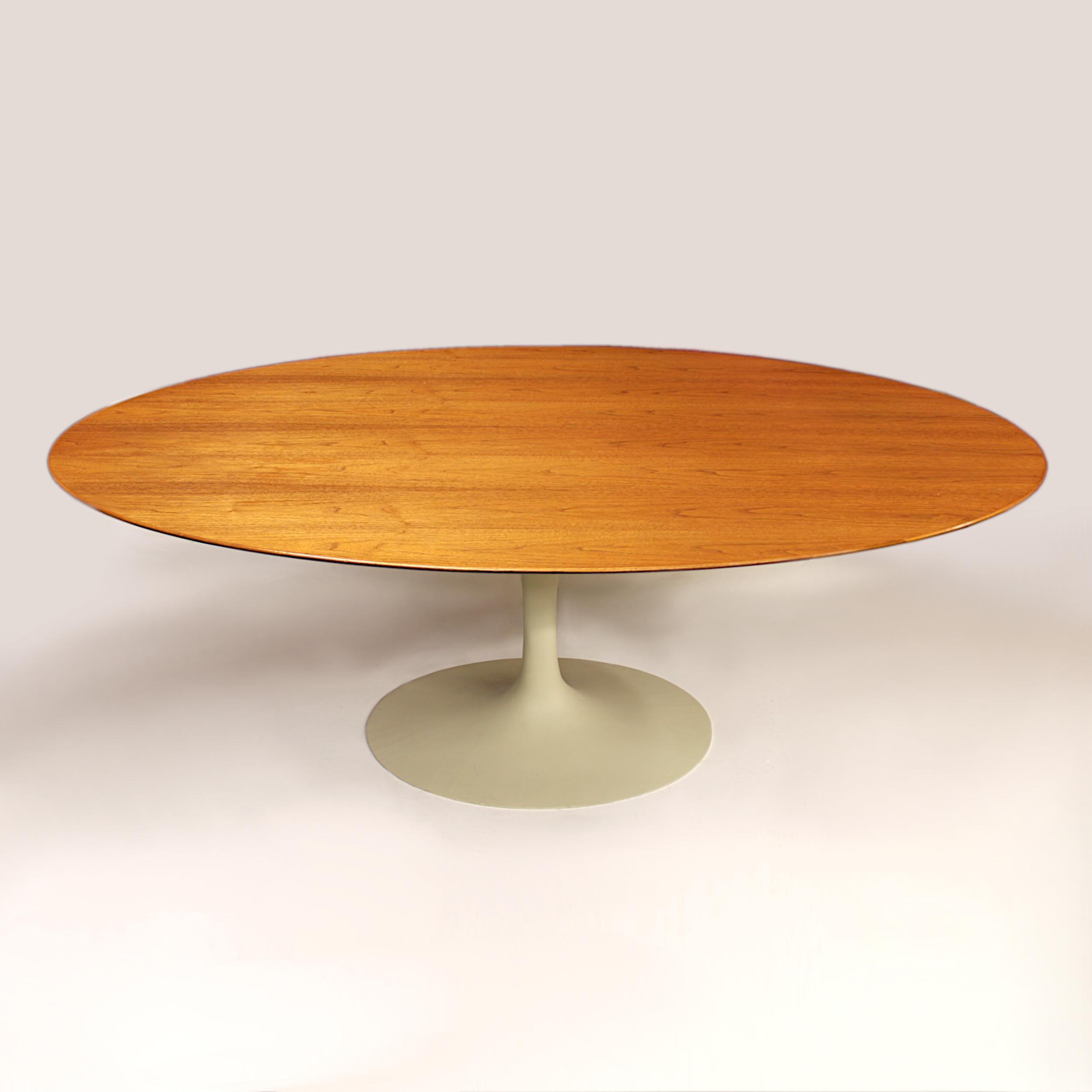 Mid-Century Modern Original 1970 Oval Walnut Top Tulip Dining Table by Eero Saarinen for Knoll