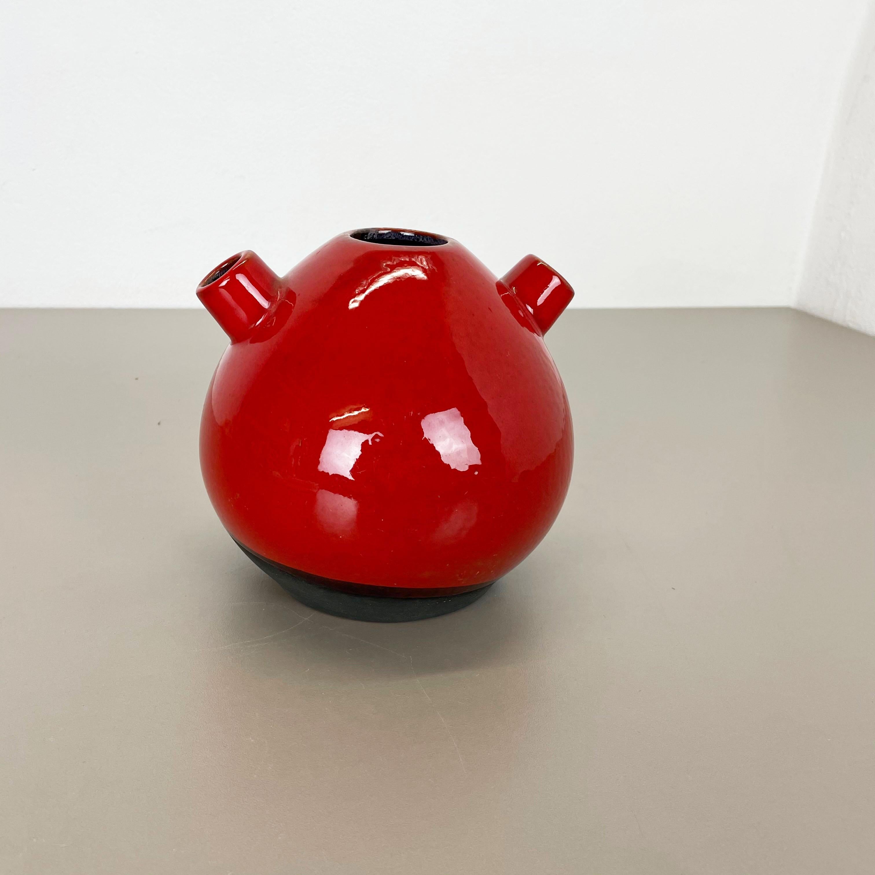 Article:

Ceramic fat lava 


Producer:

Marei Ceramics, Germany


Decade:

1970s



Original vintage Studio Pottery vase was produced in the 1970s by Marei Ceramics, Germany. The vase is made of pottery with a very nice red glaze