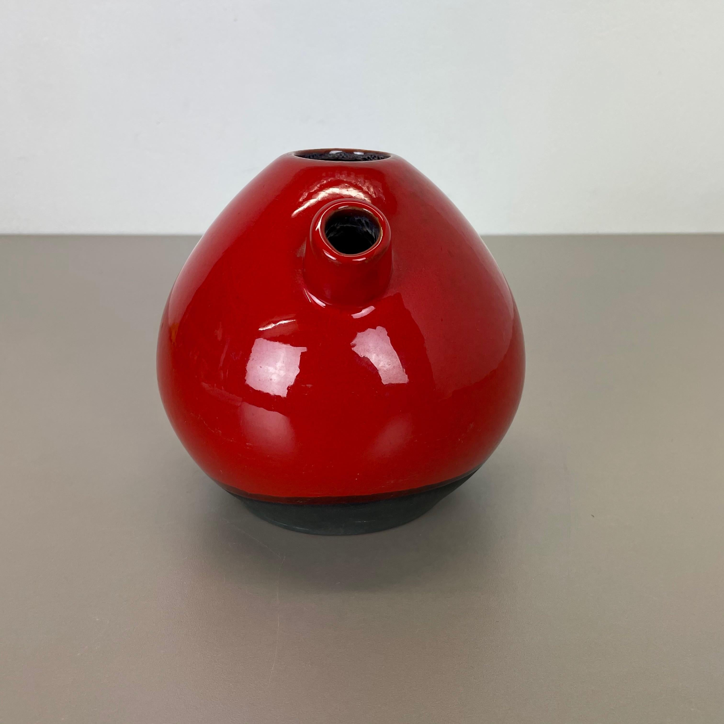 Original 1970 Red Ceramic Studio Pottery Vase by Marei Ceramics, Germany In Good Condition For Sale In Kirchlengern, DE
