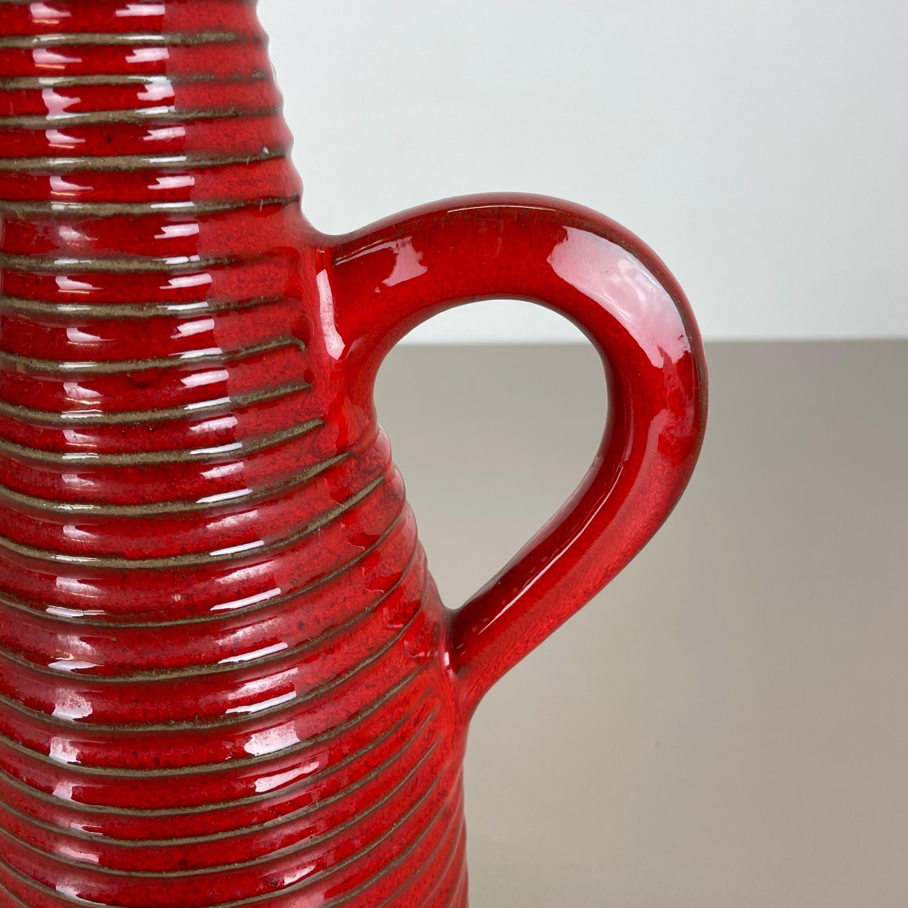 Vaso in ceramica Studio Pottery rosso originale del 1970 di Marei Ceramics, Germania in vendita 1