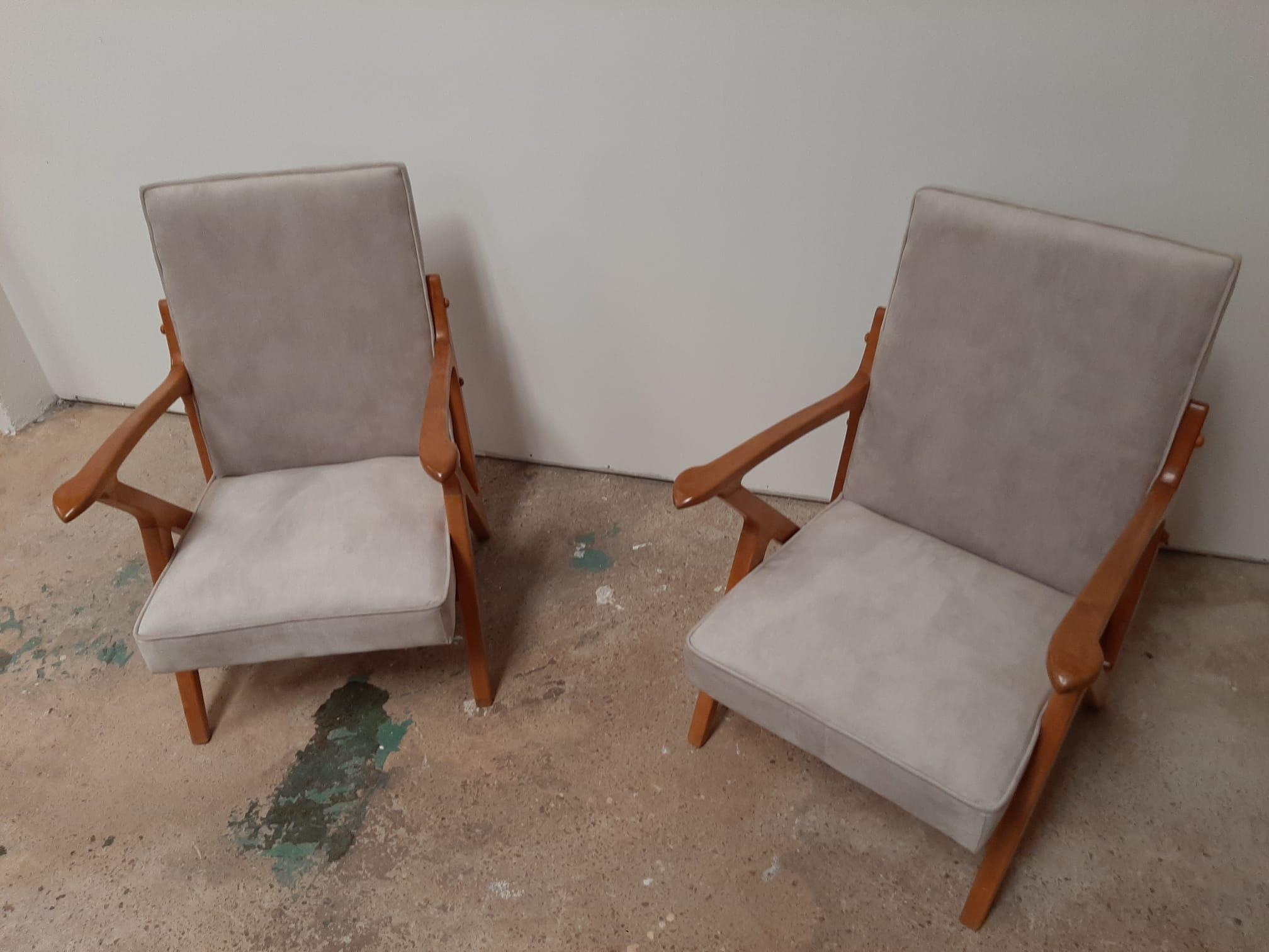 Pair of 1970s designer midcentury Scandinavian style armchairs, made of beech wood, reupholstered in a velvety light gray and stain-resistant fabric, finished with studs on the back, beautiful lines, ideal for small spaces as they do not bulge