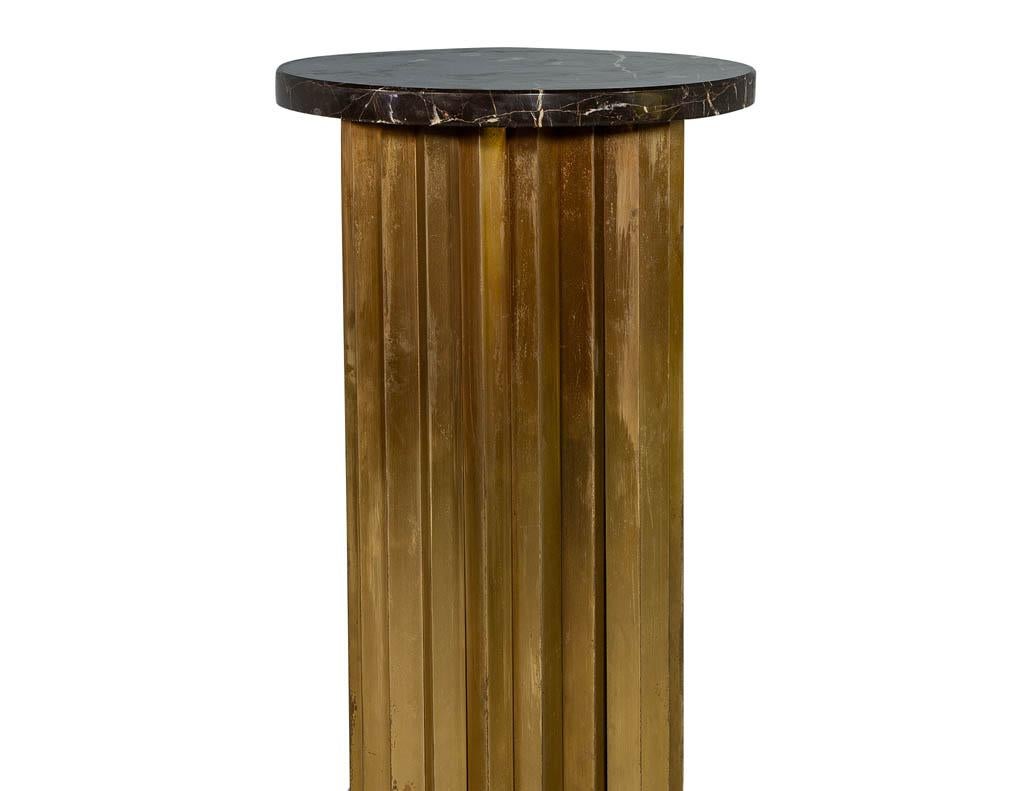 Art déco Original 1970's French Art Deco Fluted Brass Pedestal Column en vente