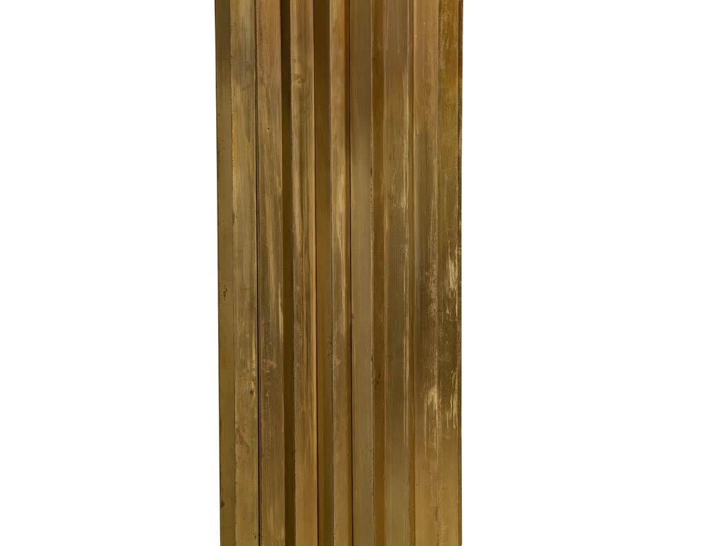 Original 1970's French Art Deco Fluted Brass Pedestal Column en vente 1