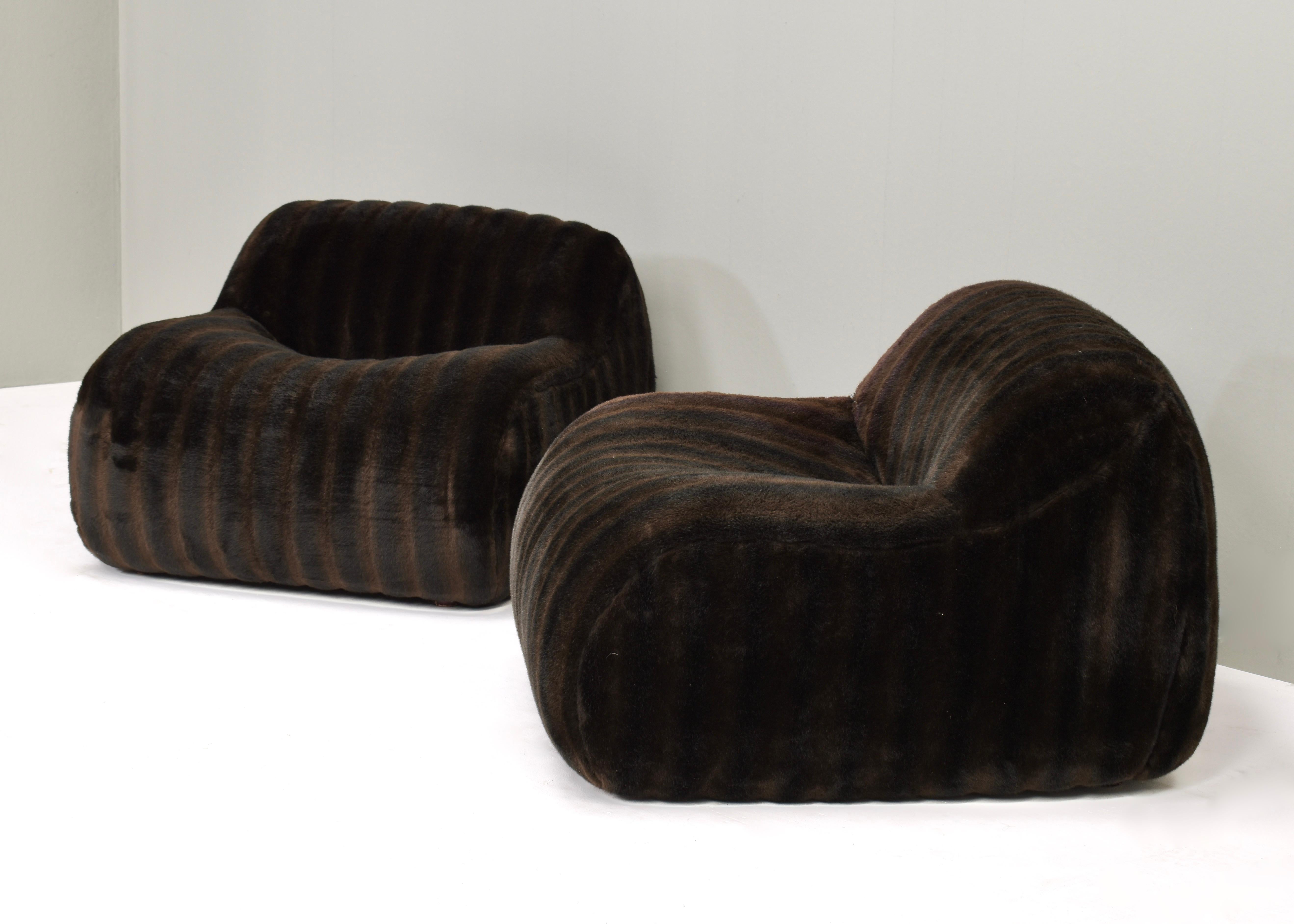 Original 1970's Italian Vintage Pair of Lounge Armachairs in Faux Fur 3