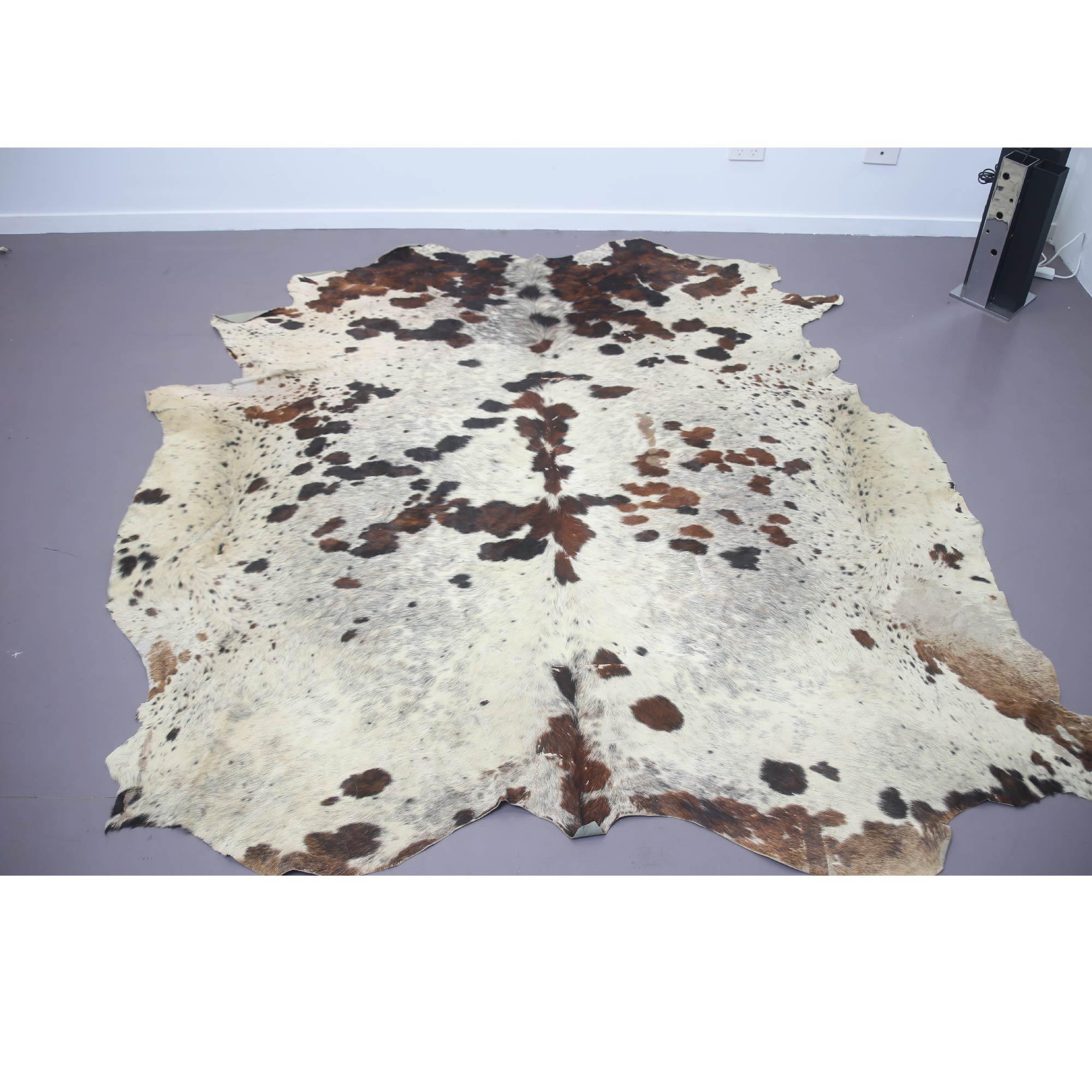 Italian Mid Century Modern brown Cowhide Rug, 1970s In Good Condition In Byron Bay, NSW
