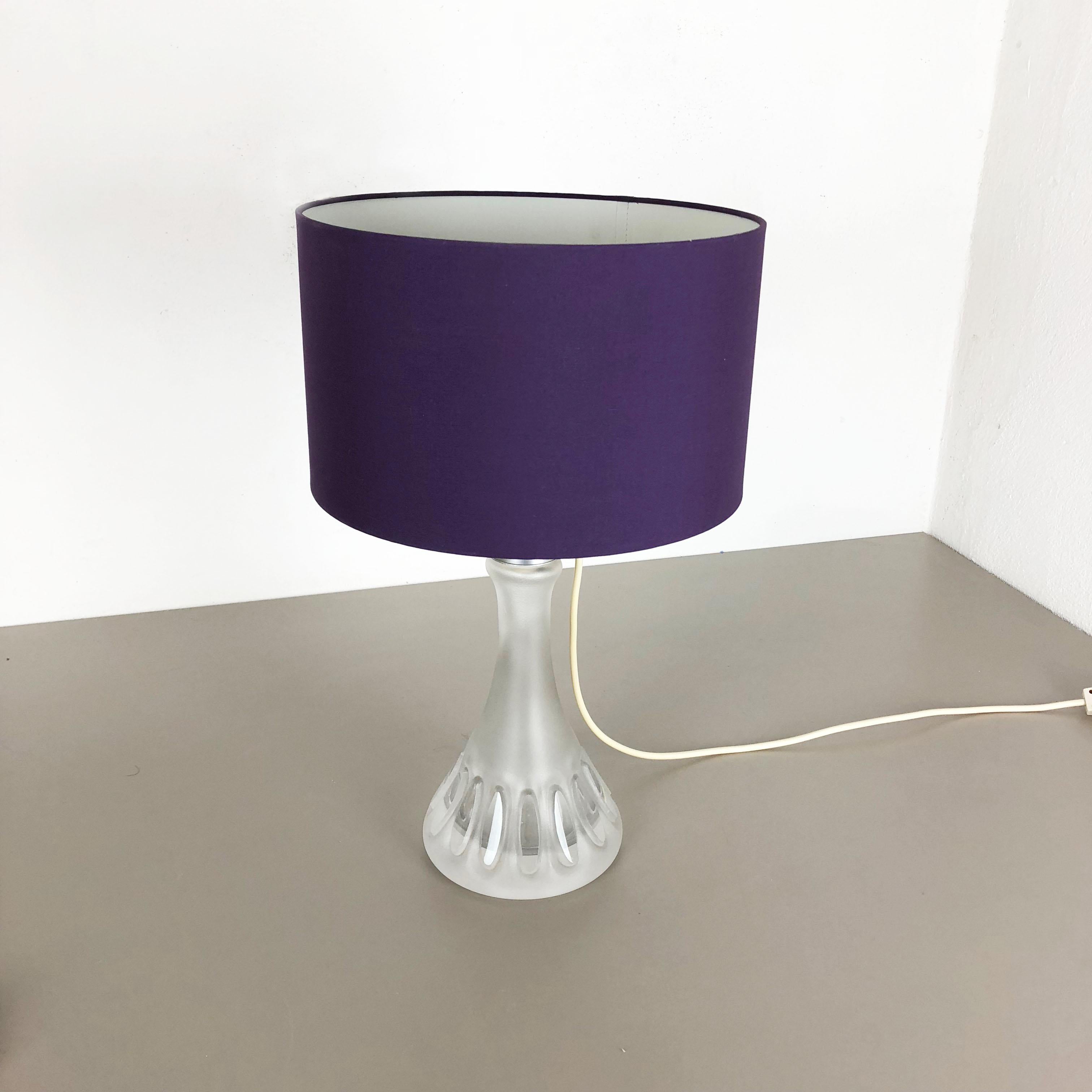 Article:

Tulip glass desk lamp


Producer:

Peill & Putzler, Germany



Age:

1970s



 

Original desktop light made in the 1970s by Peil & Putzler in Germany. The base element is made of glass in tulip form, with diameter of