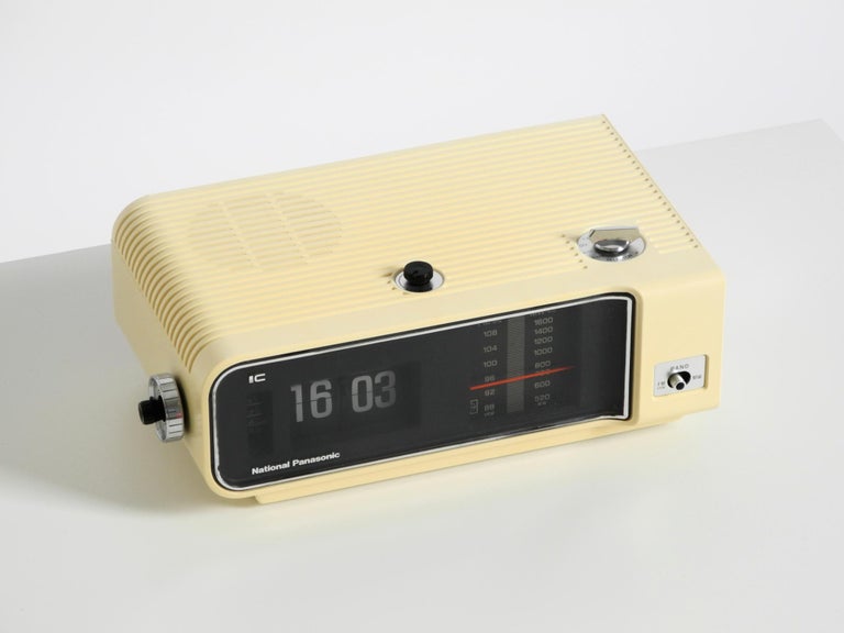 Original 1970s National Panasonic flip-number radio alarm clock