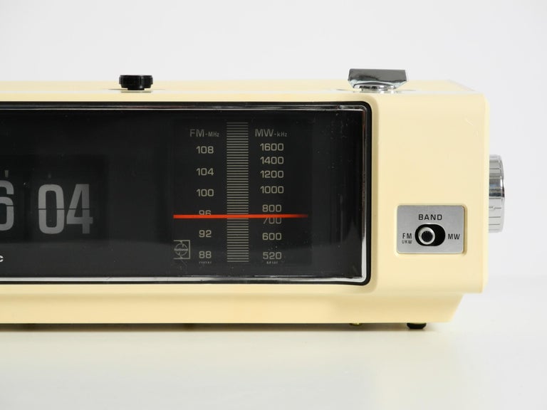 Original 1970s National Panasonic flip-number radio alarm clock